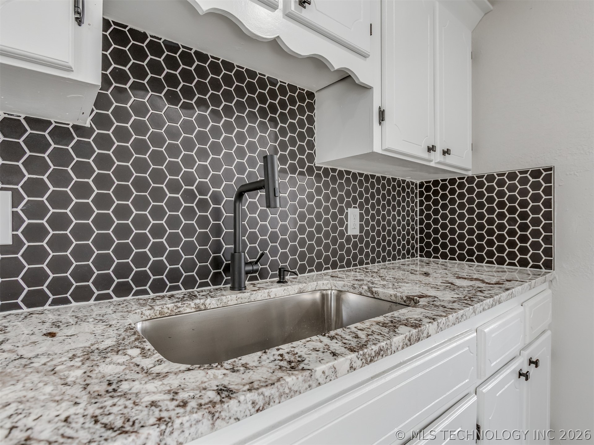 710 E 33rd Street N Property Photo 8