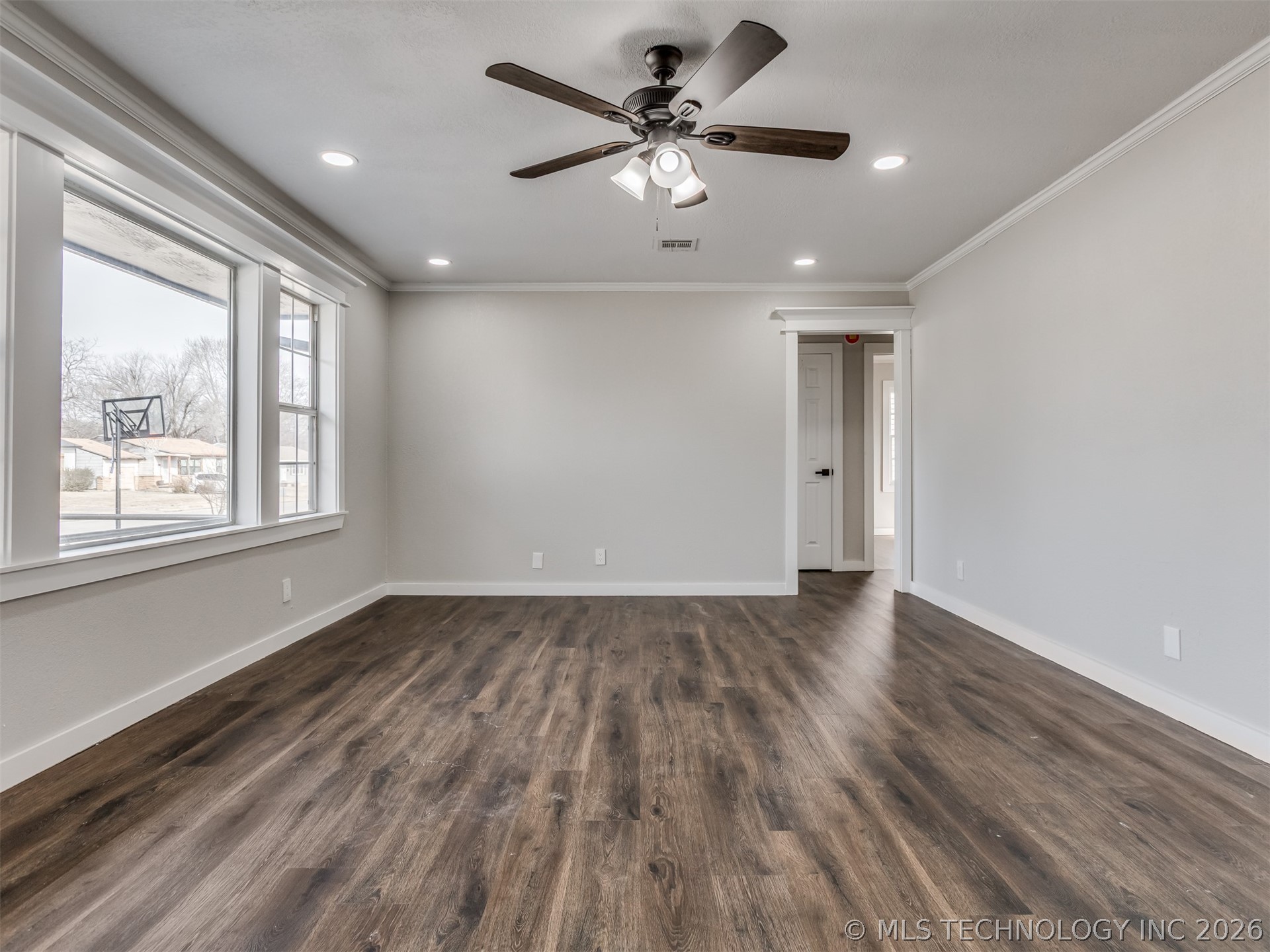 710 E 33rd Street N Property Photo 9