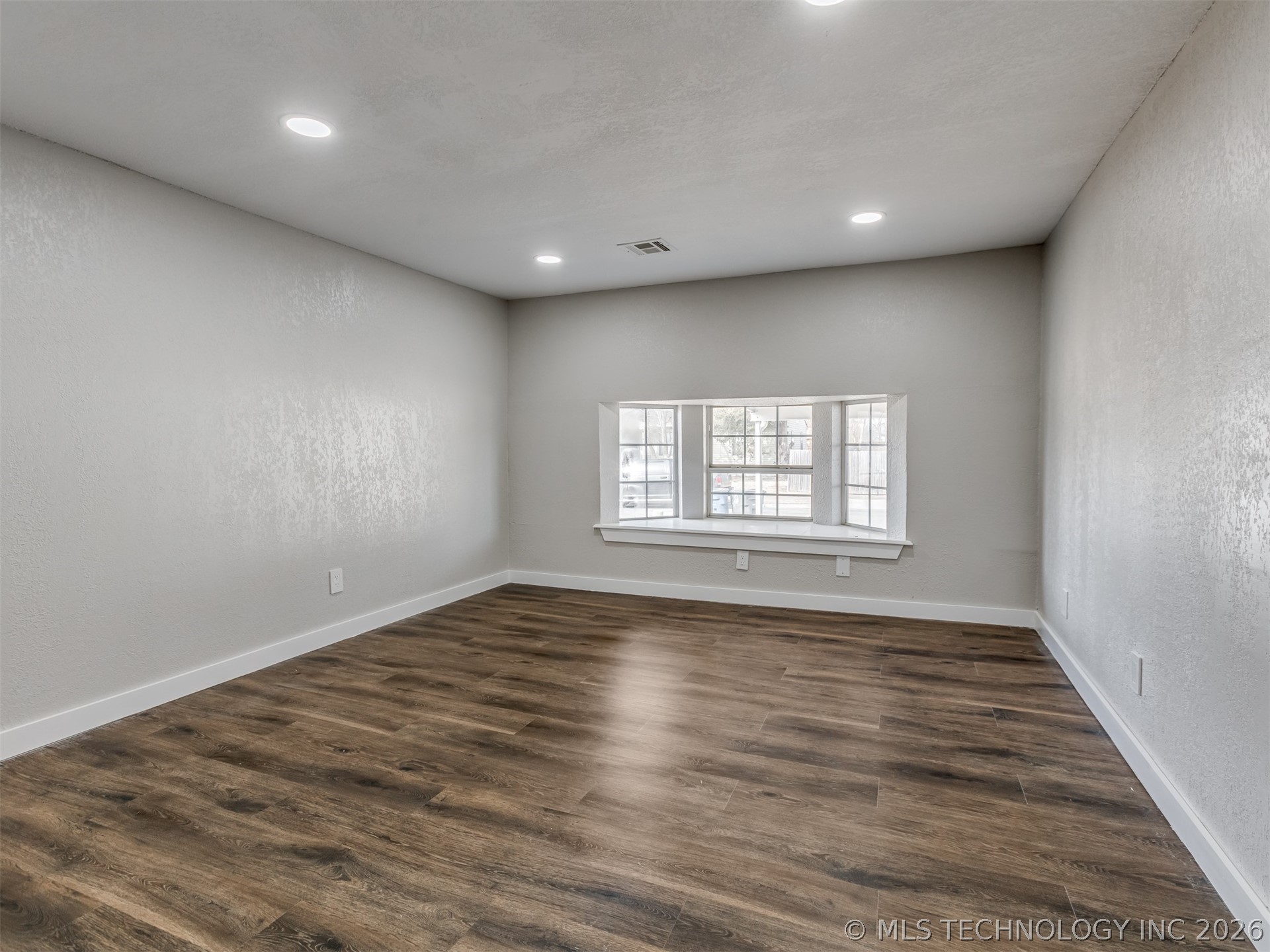 710 E 33rd Street N Property Photo 24