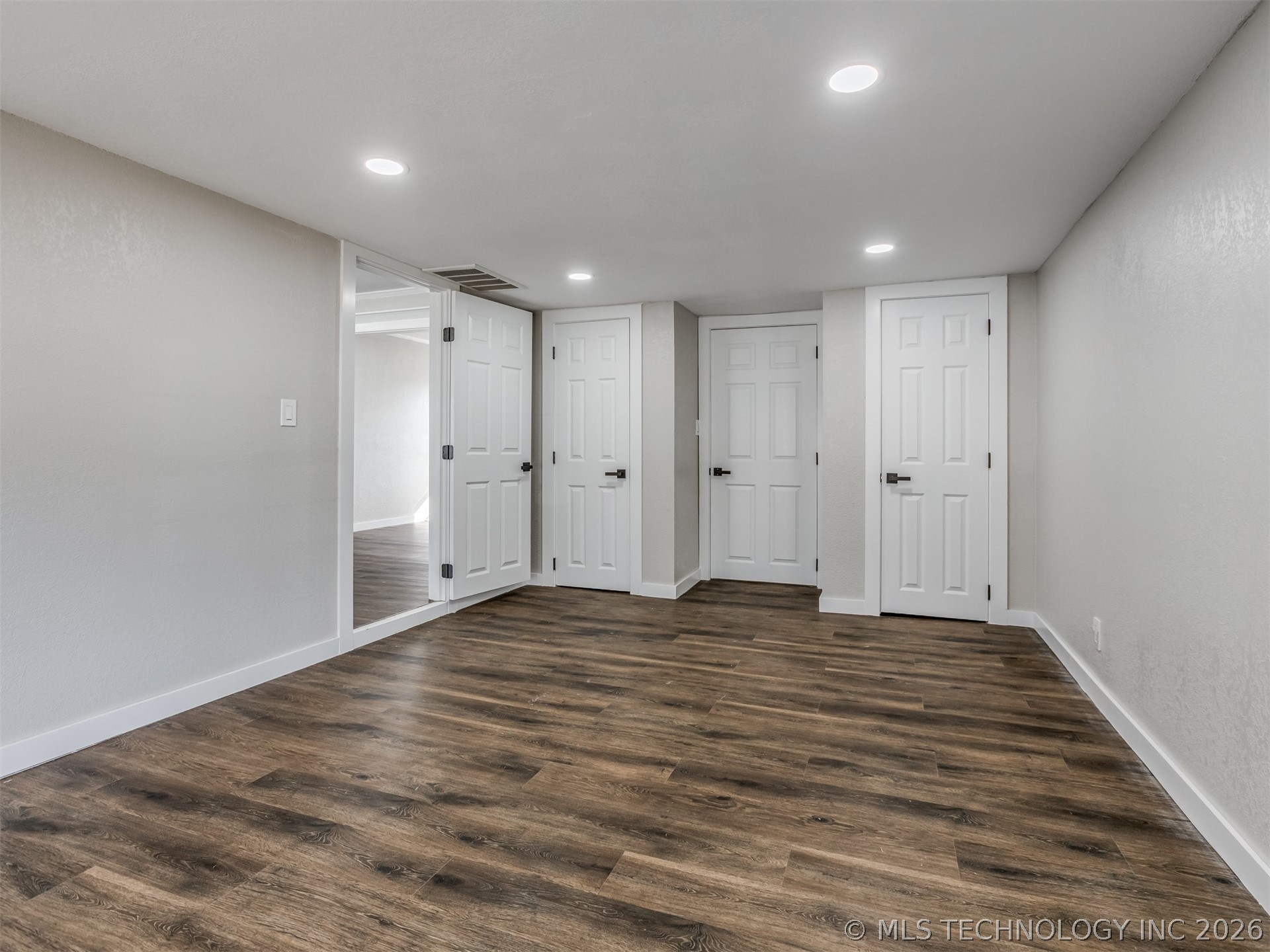 710 E 33rd Street N Property Photo 25