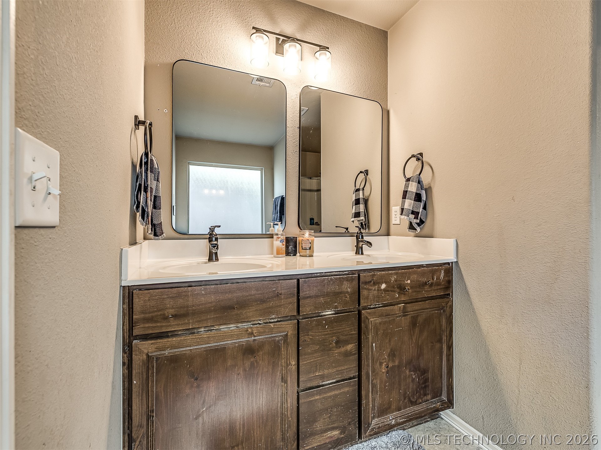 13307 S 21st Place Property Photo 32