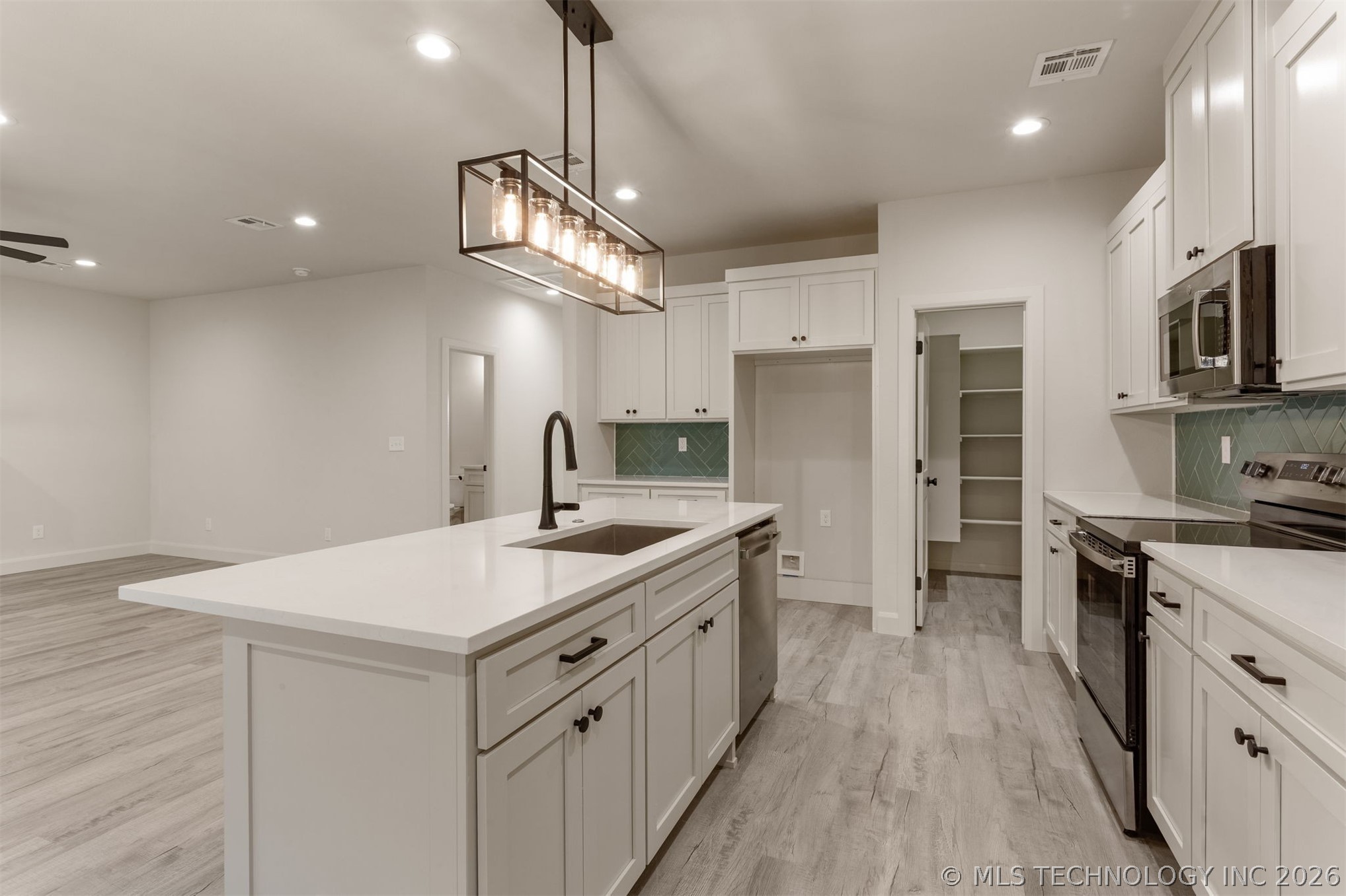 13835 E 27th Place Property Photo 10