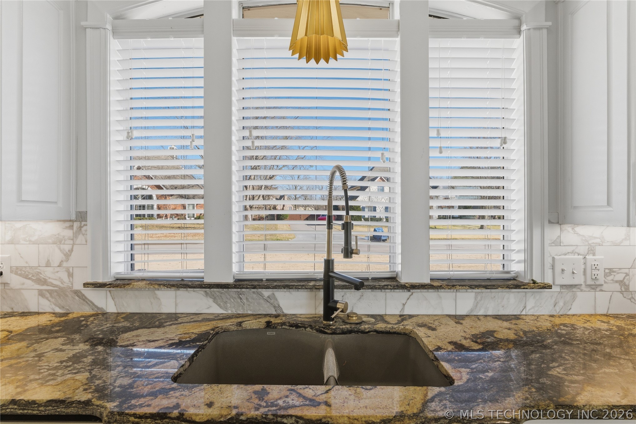 11938 S Canton Avenue Property Photo 10