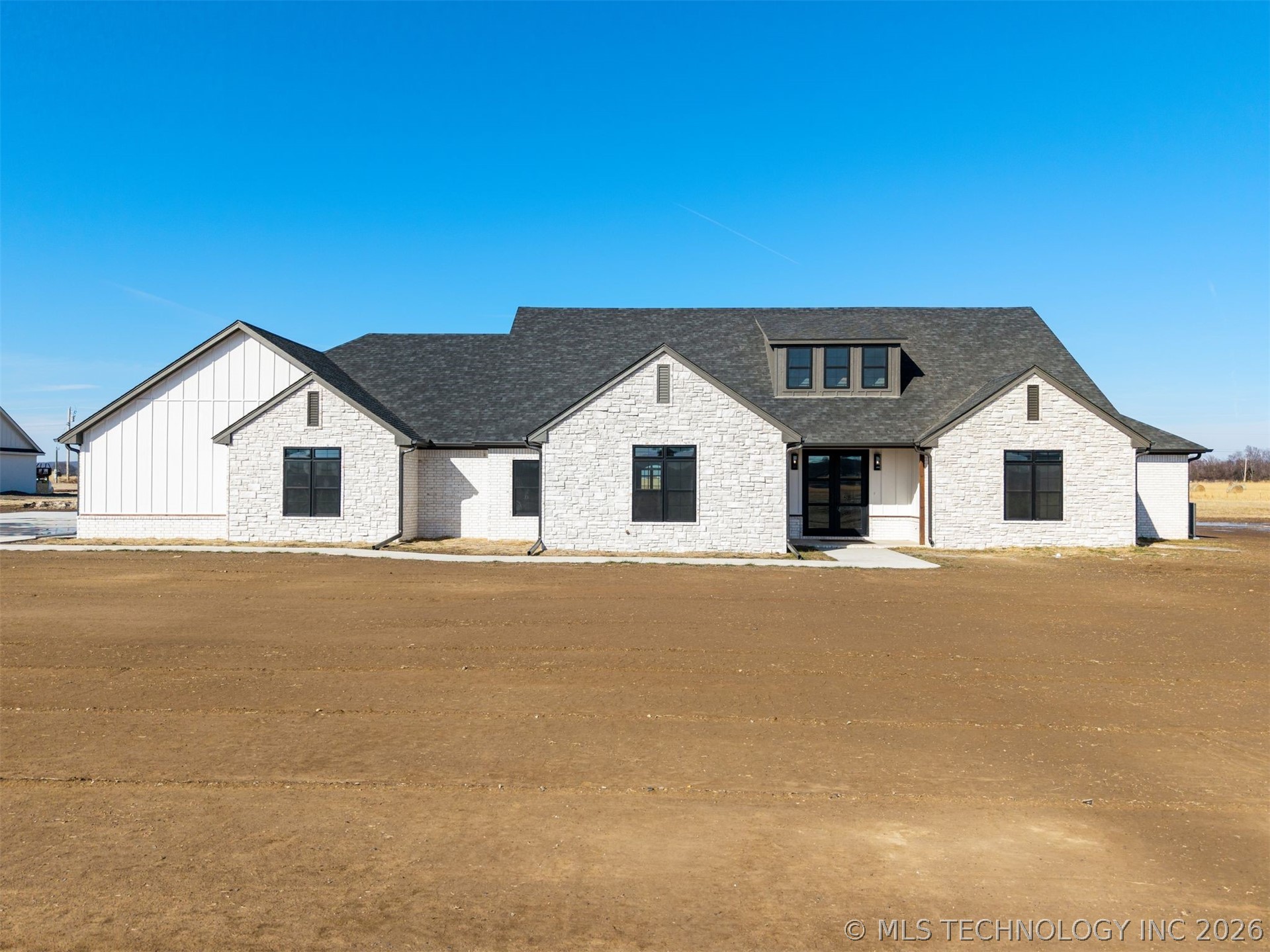 2233 W Drake Road Property Photo 1