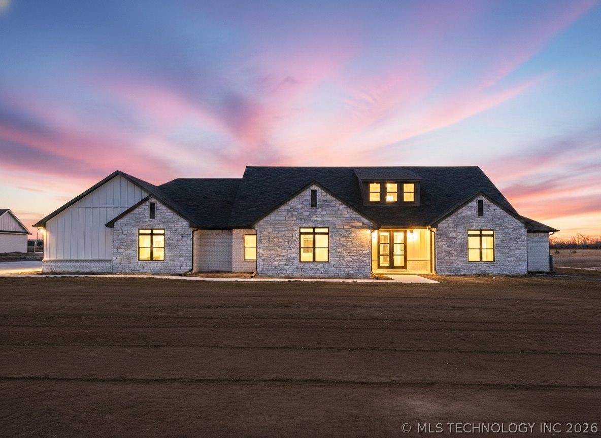 2233 W Drake Road Property Photo 2