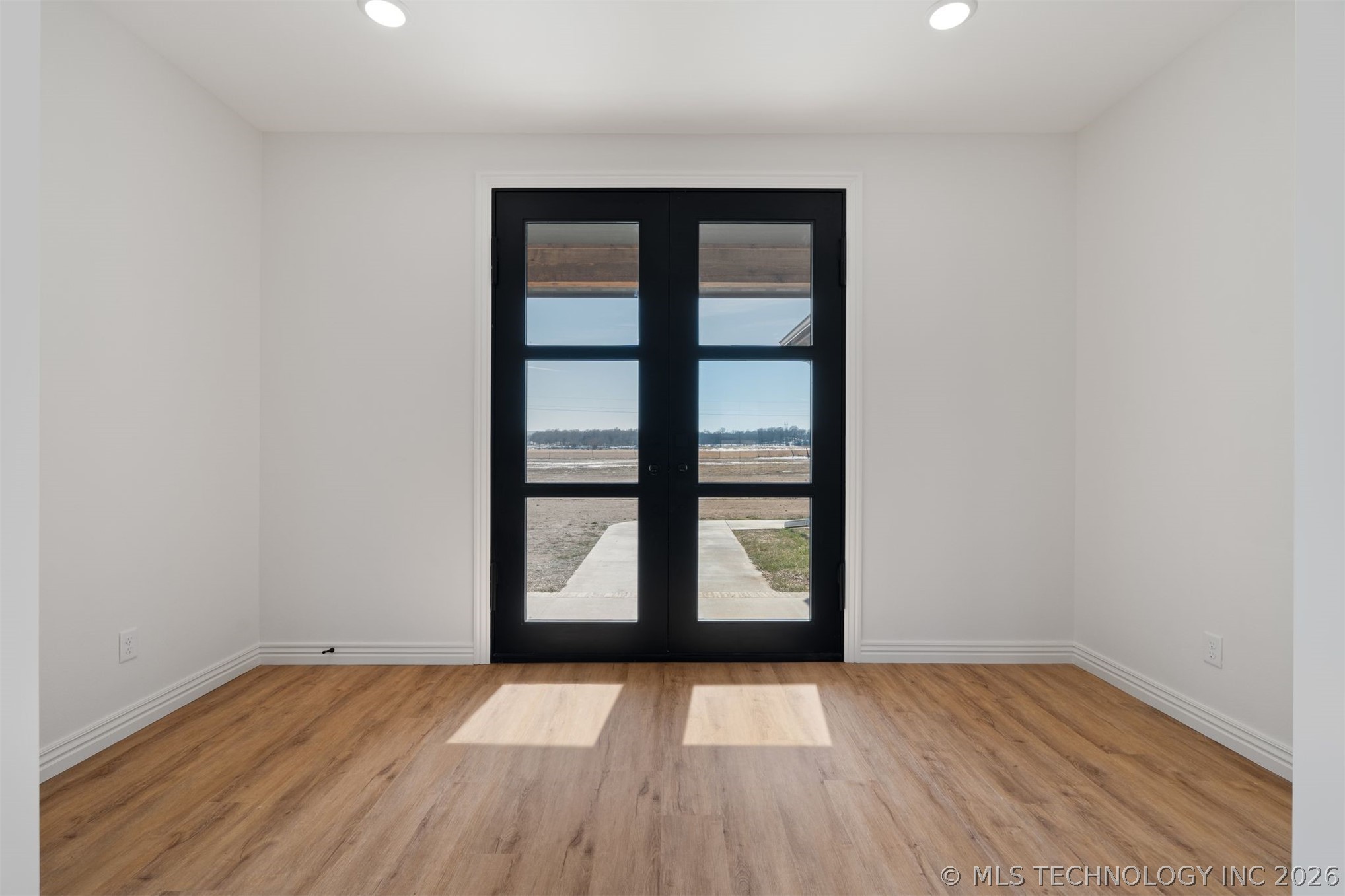 2233 W Drake Road Property Photo 3