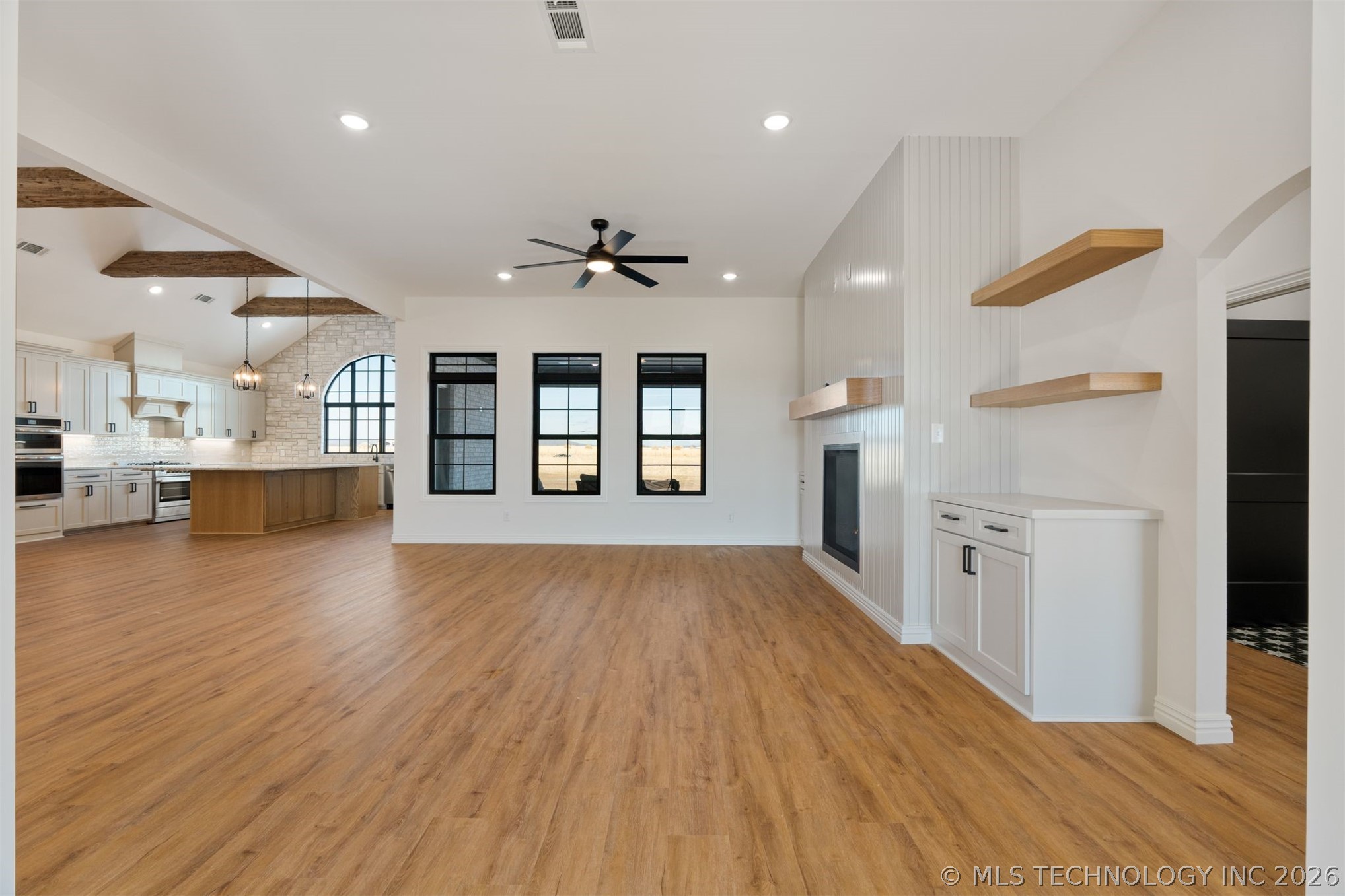 2233 W Drake Road Property Photo 6