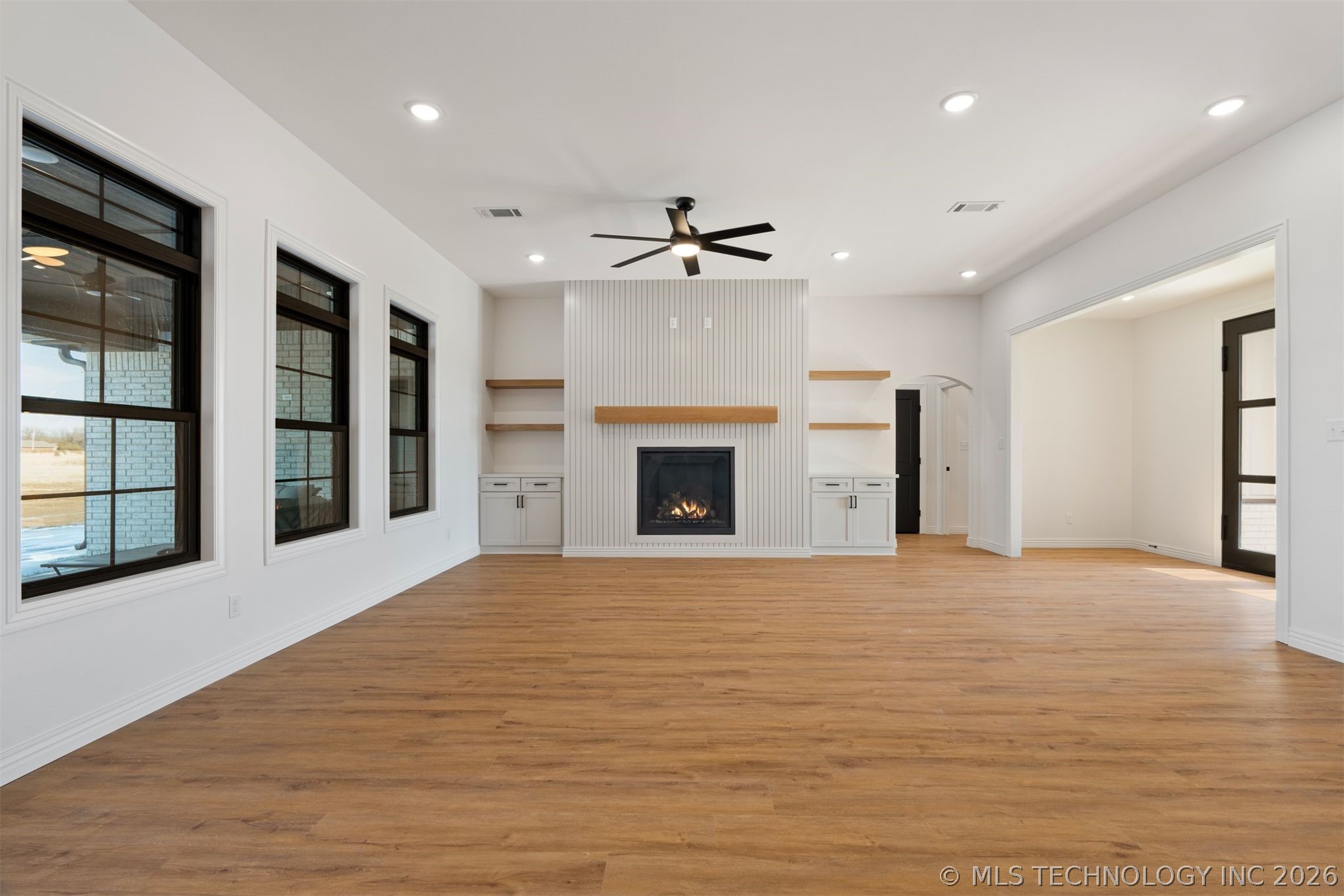 2233 W Drake Road Property Photo 7