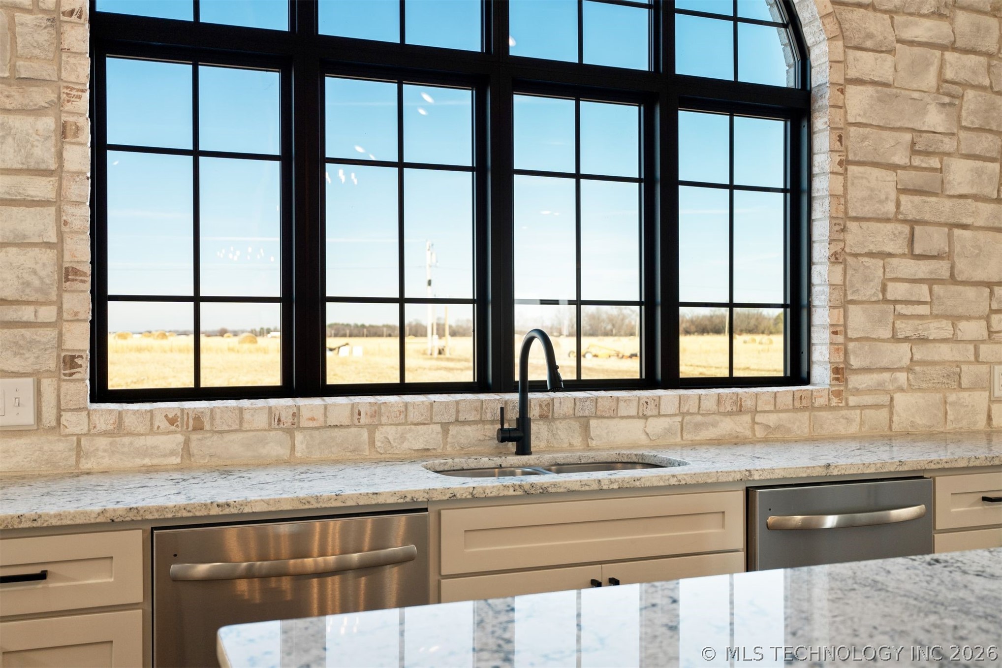 2233 W Drake Road Property Photo 13