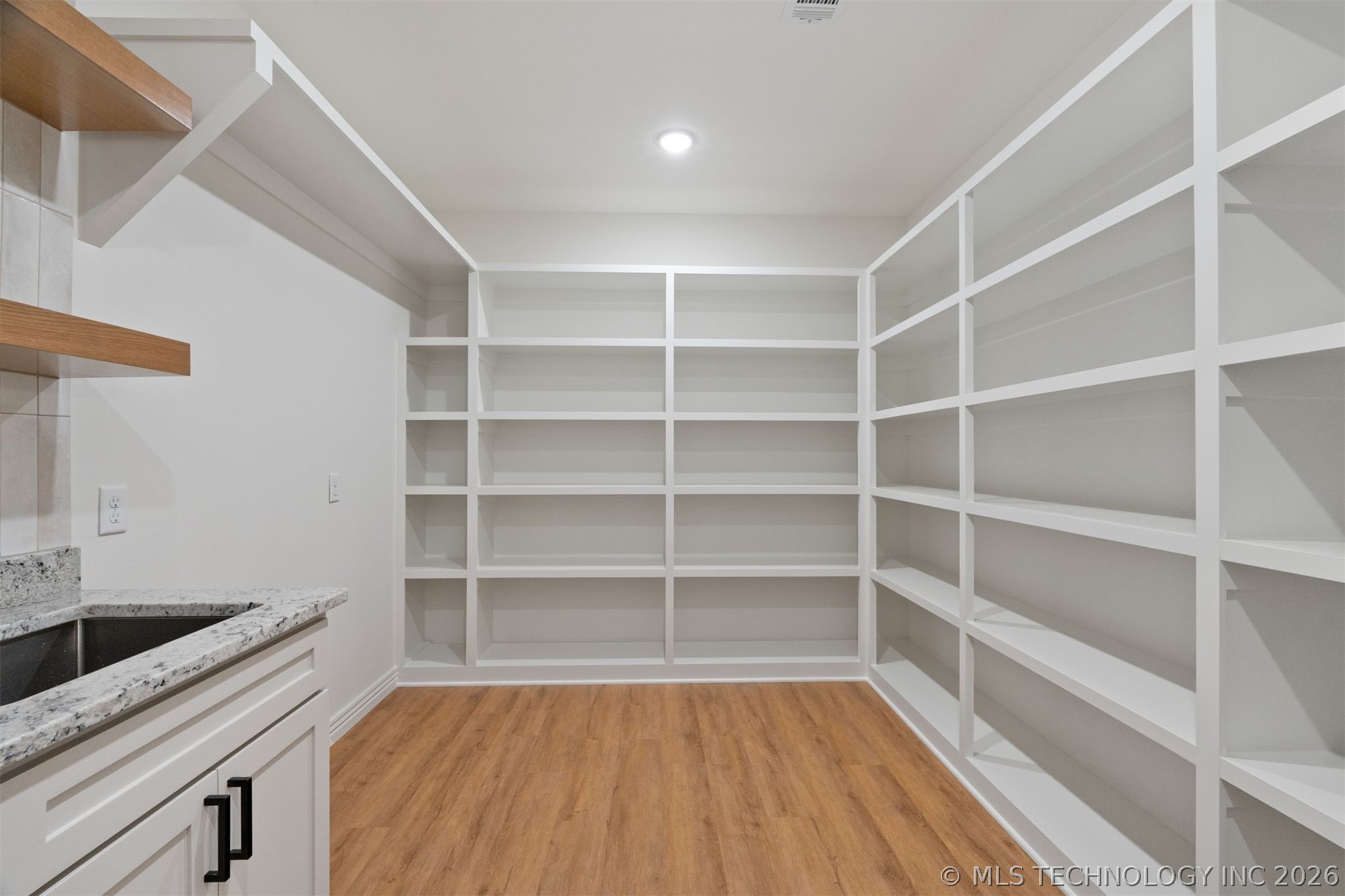 2233 W Drake Road Property Photo 17