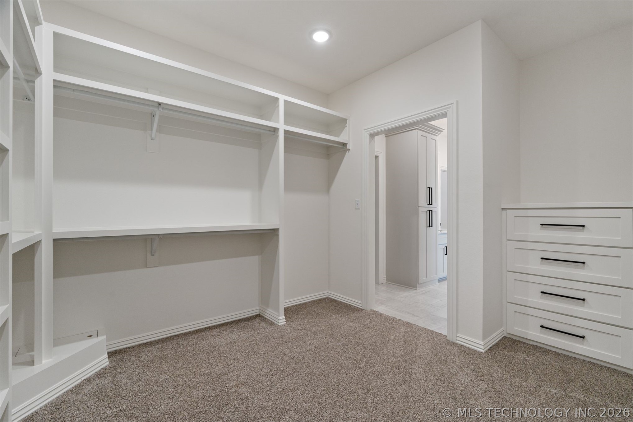 2233 W Drake Road Property Photo 25