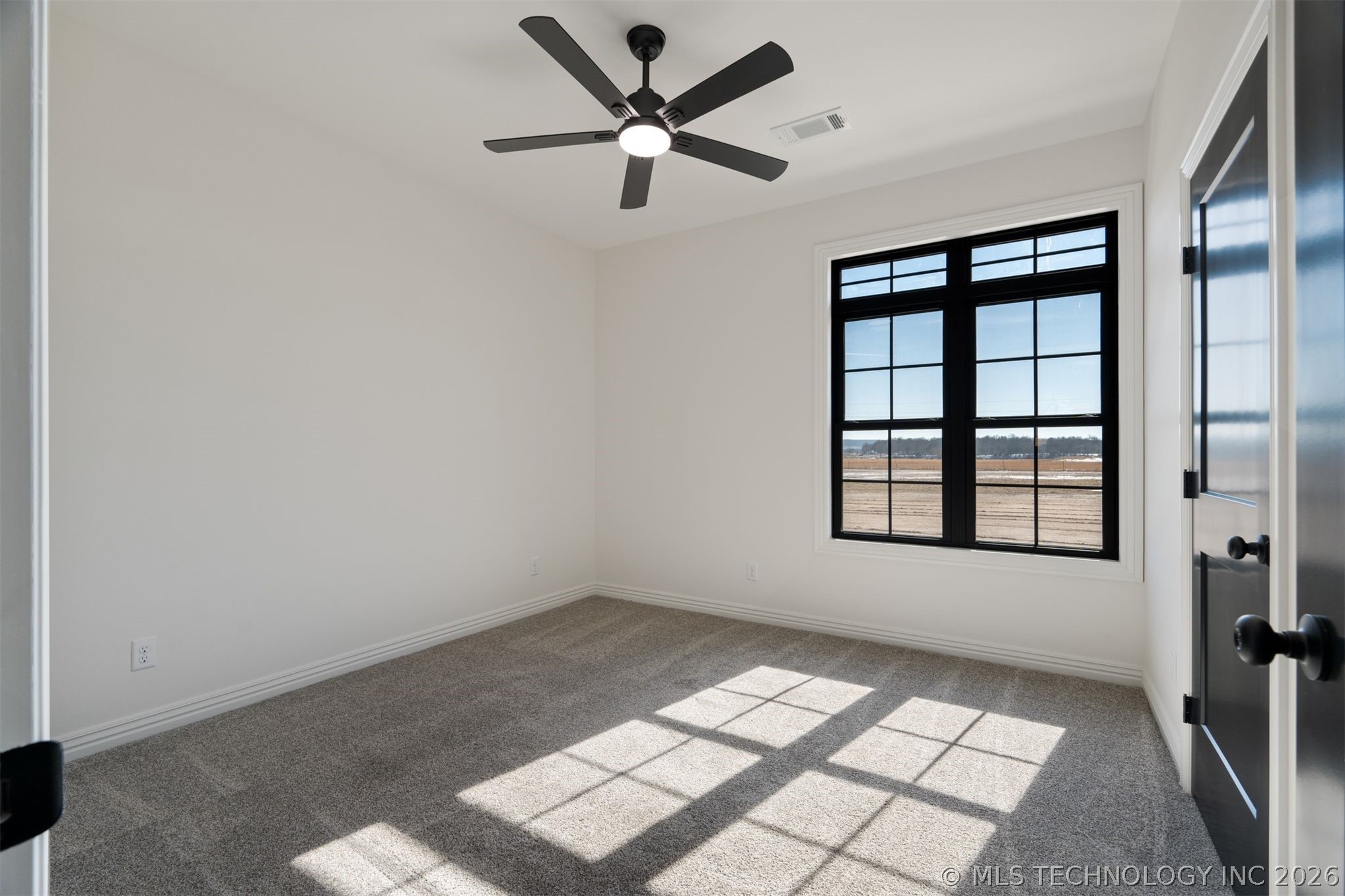 2233 W Drake Road Property Photo 27