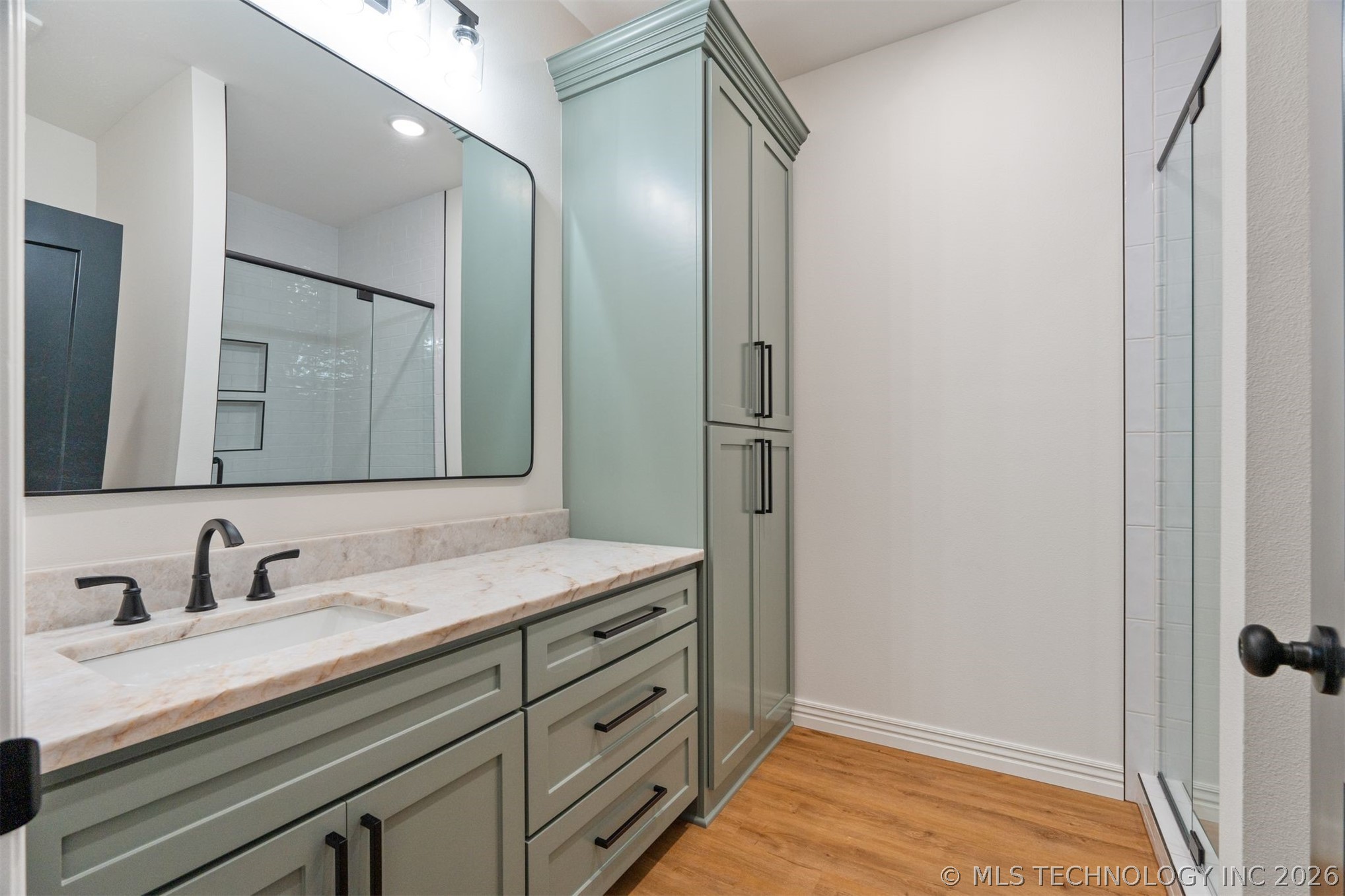 2233 W Drake Road Property Photo 28