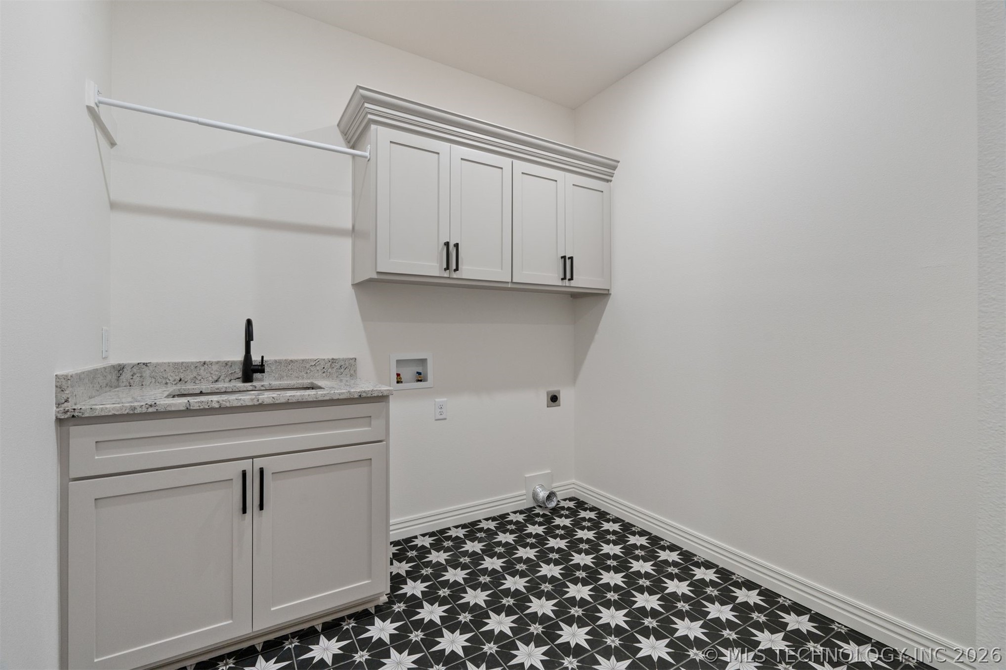 2233 W Drake Road Property Photo 31