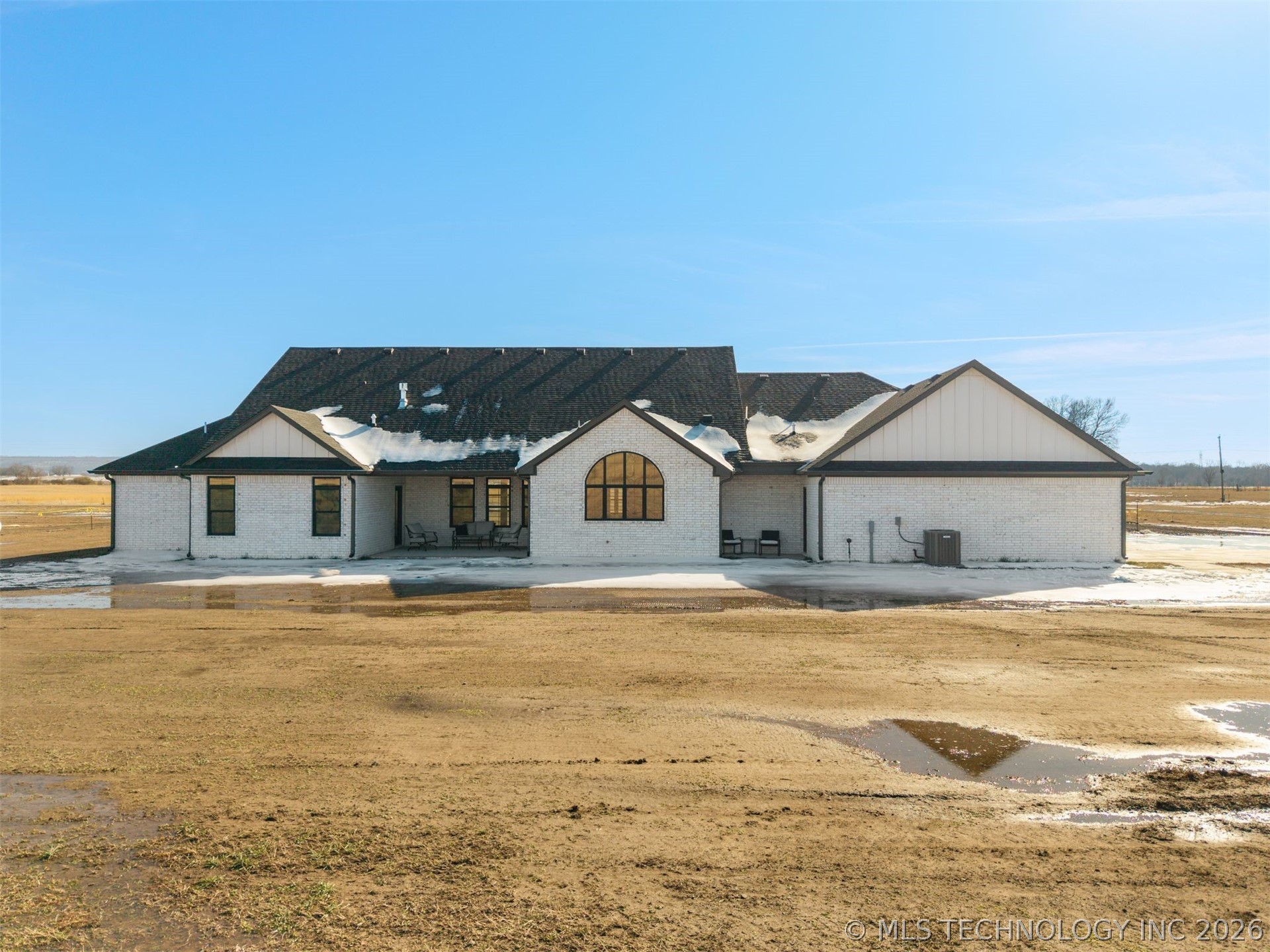 2233 W Drake Road Property Photo 32