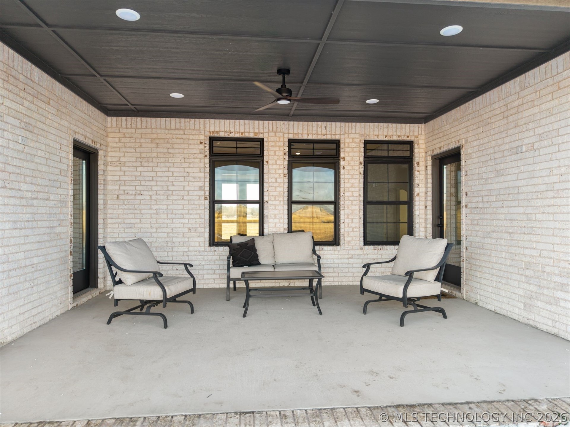 2233 W Drake Road Property Photo 33