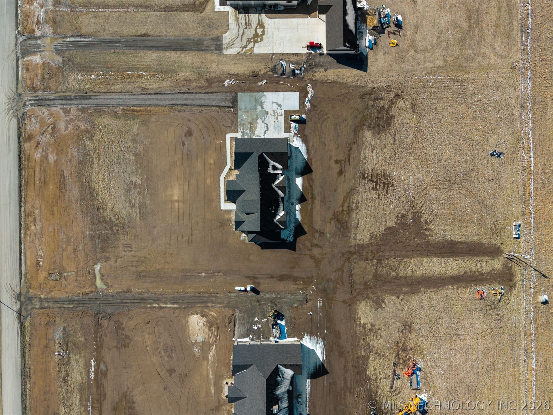 2233 W Drake Road Property Photo 38