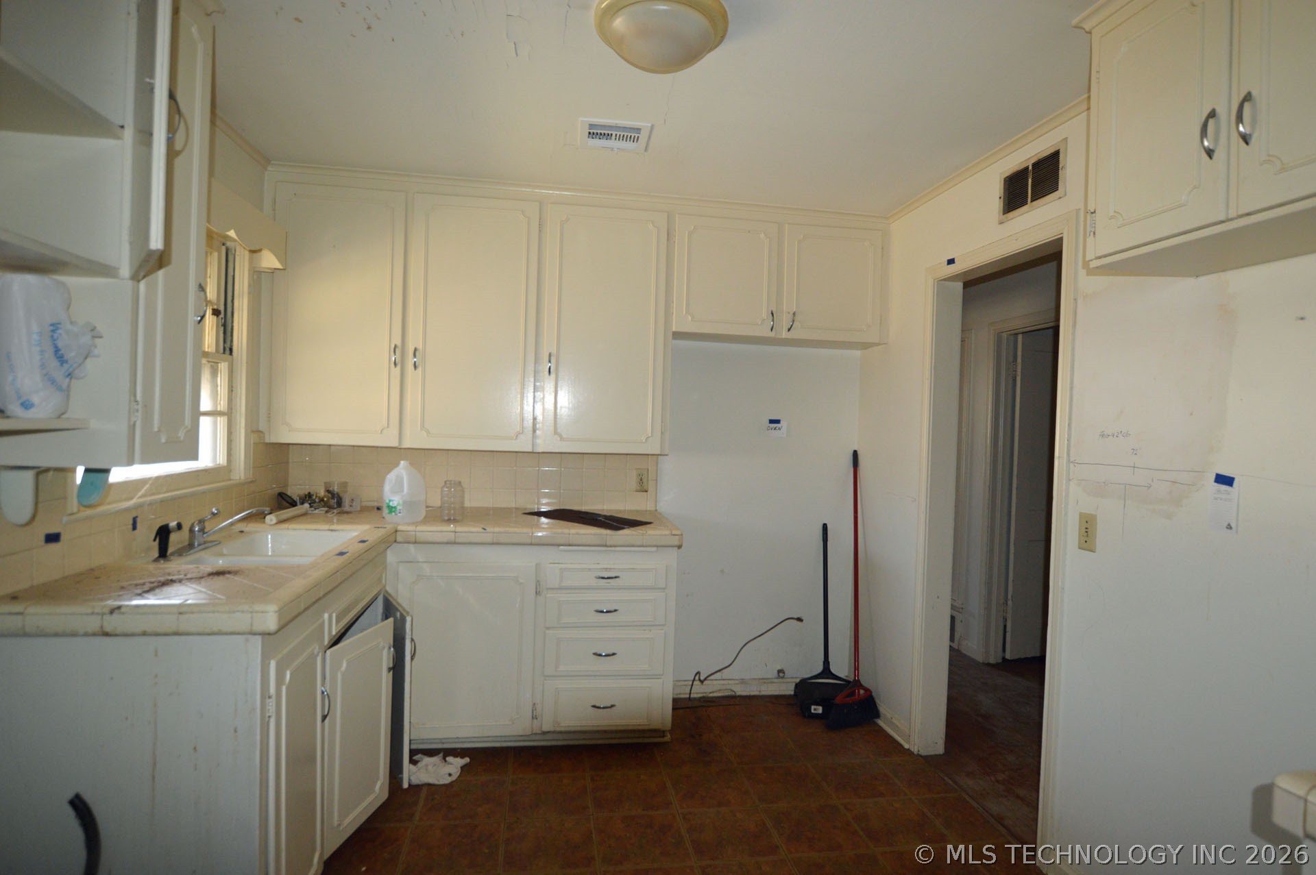 4141 E 35th Street Property Photo 8