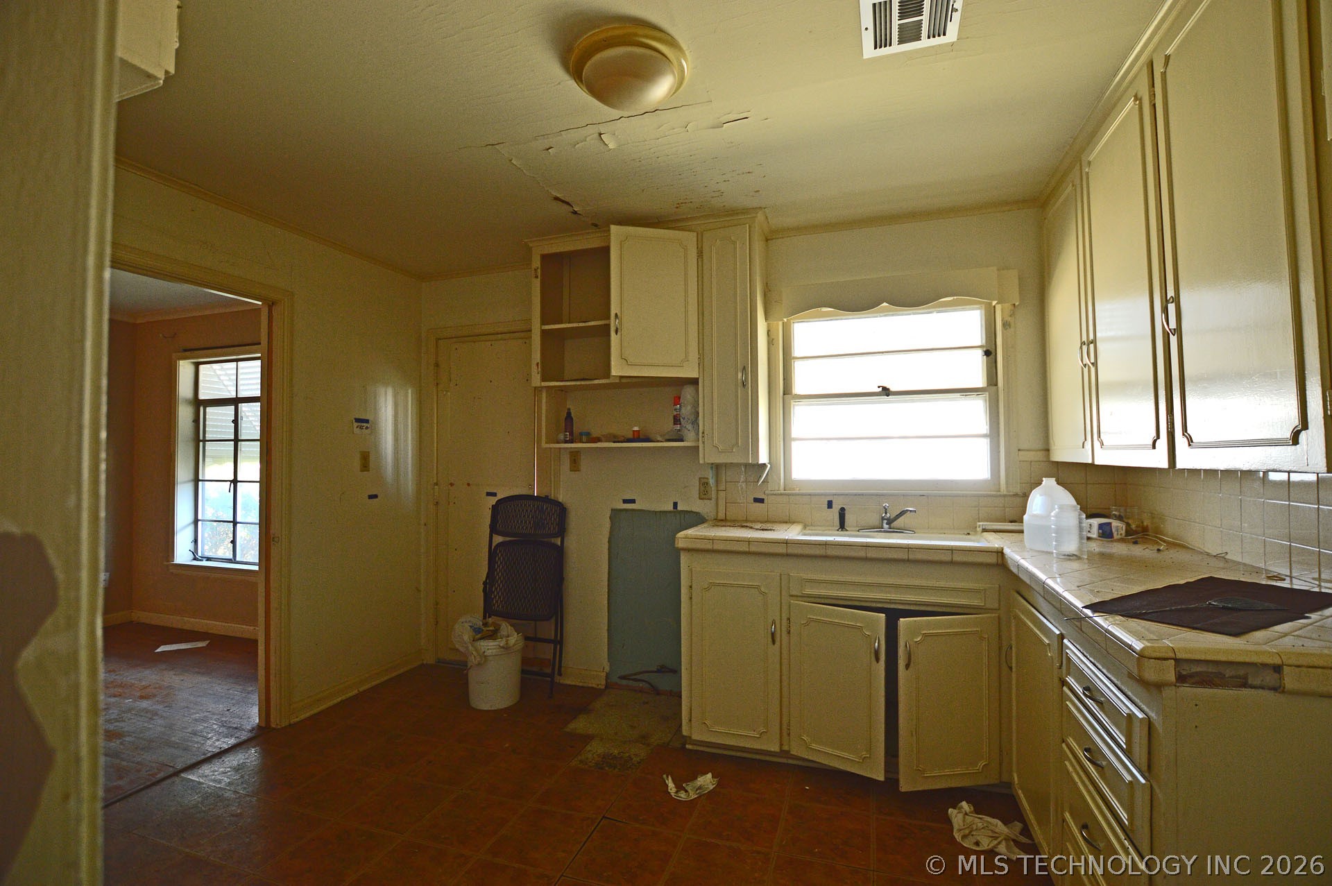 4141 E 35th Street Property Photo 9