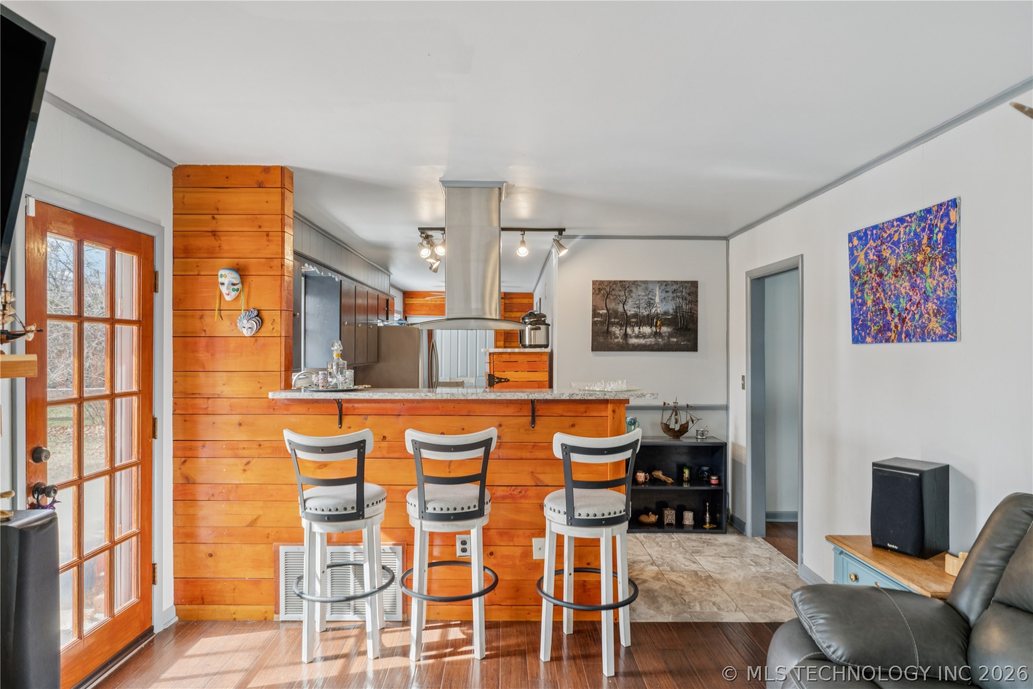 1758 E 61st Street Property Photo 8