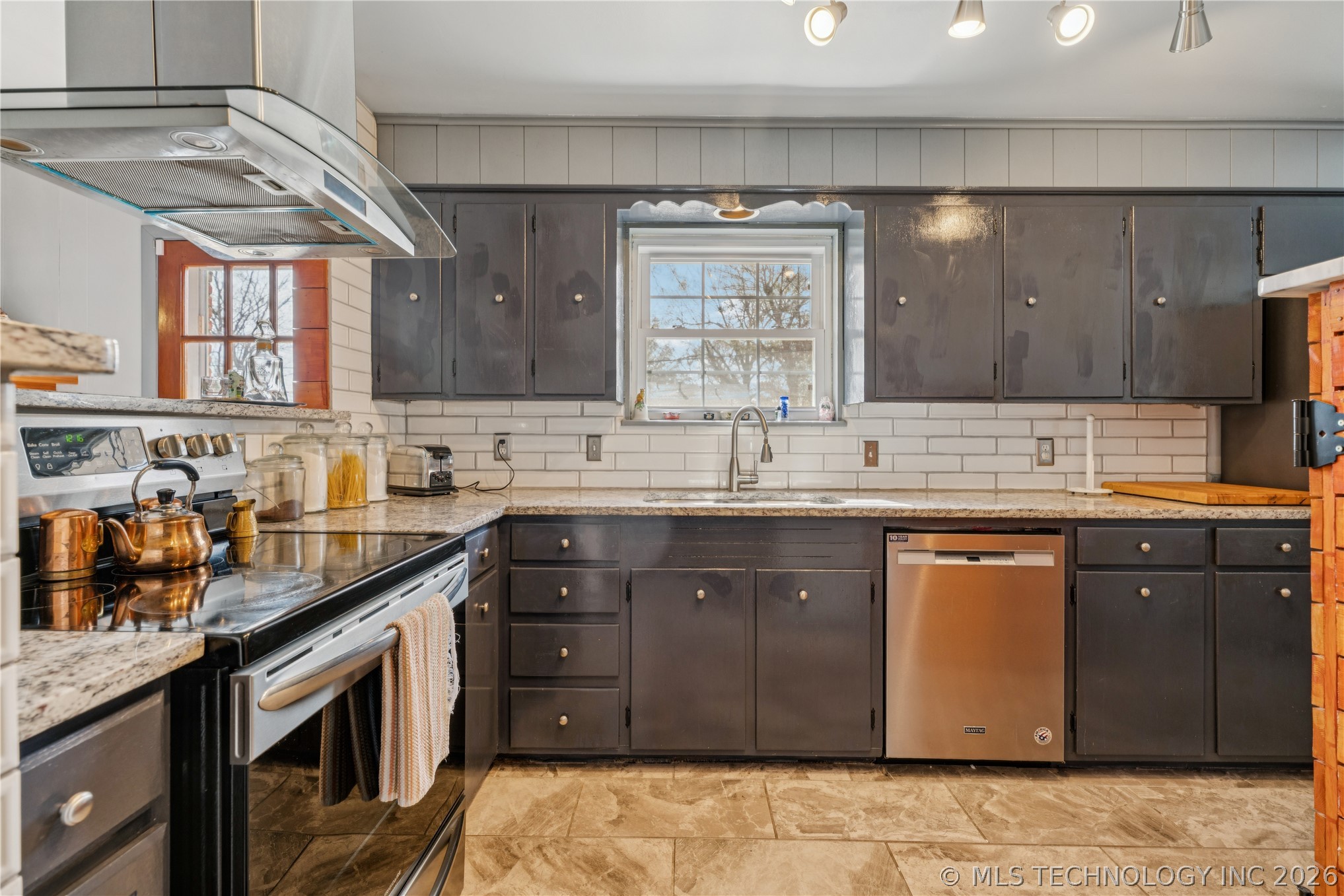 1758 E 61st Street Property Photo 9