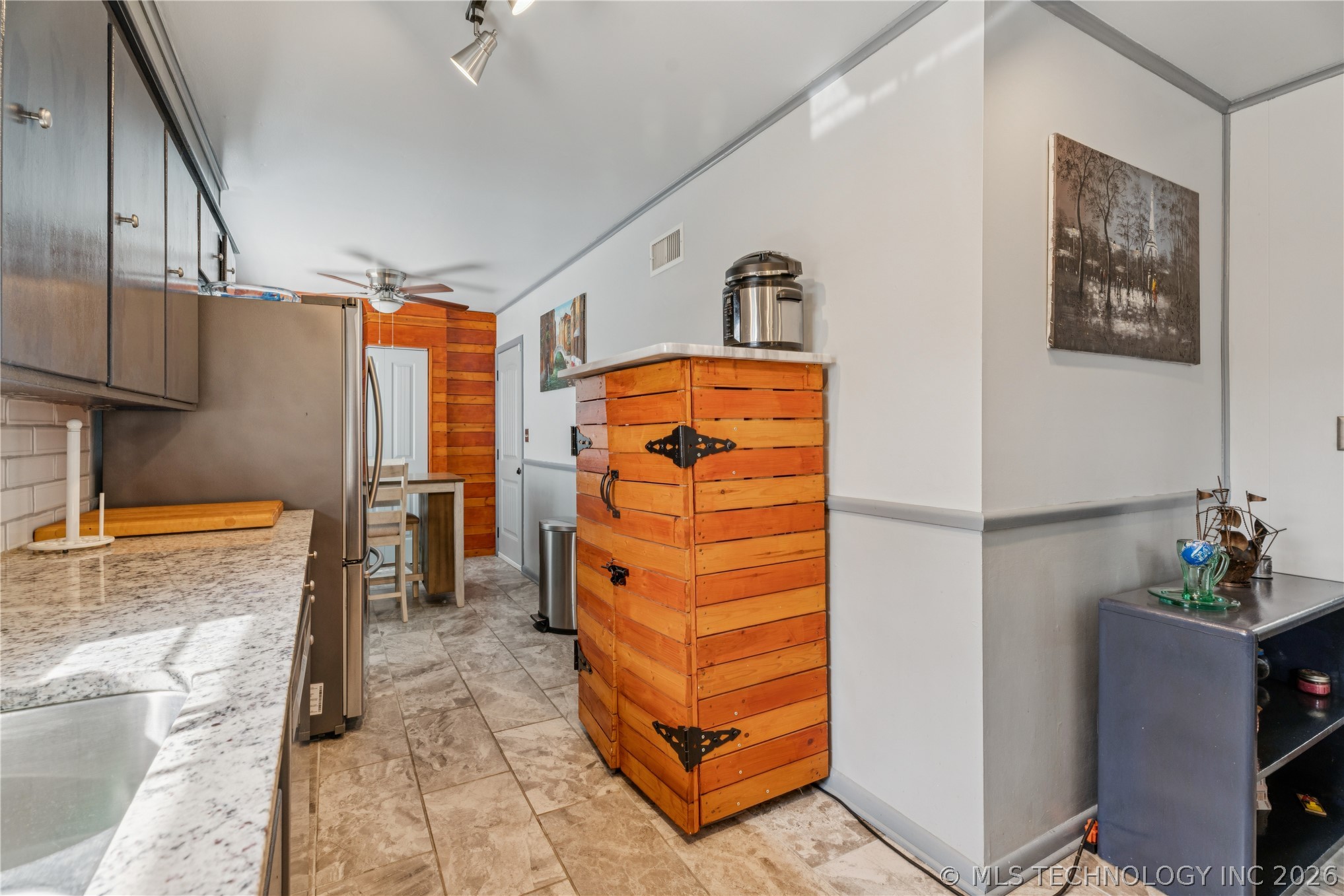 1758 E 61st Street Property Photo 12