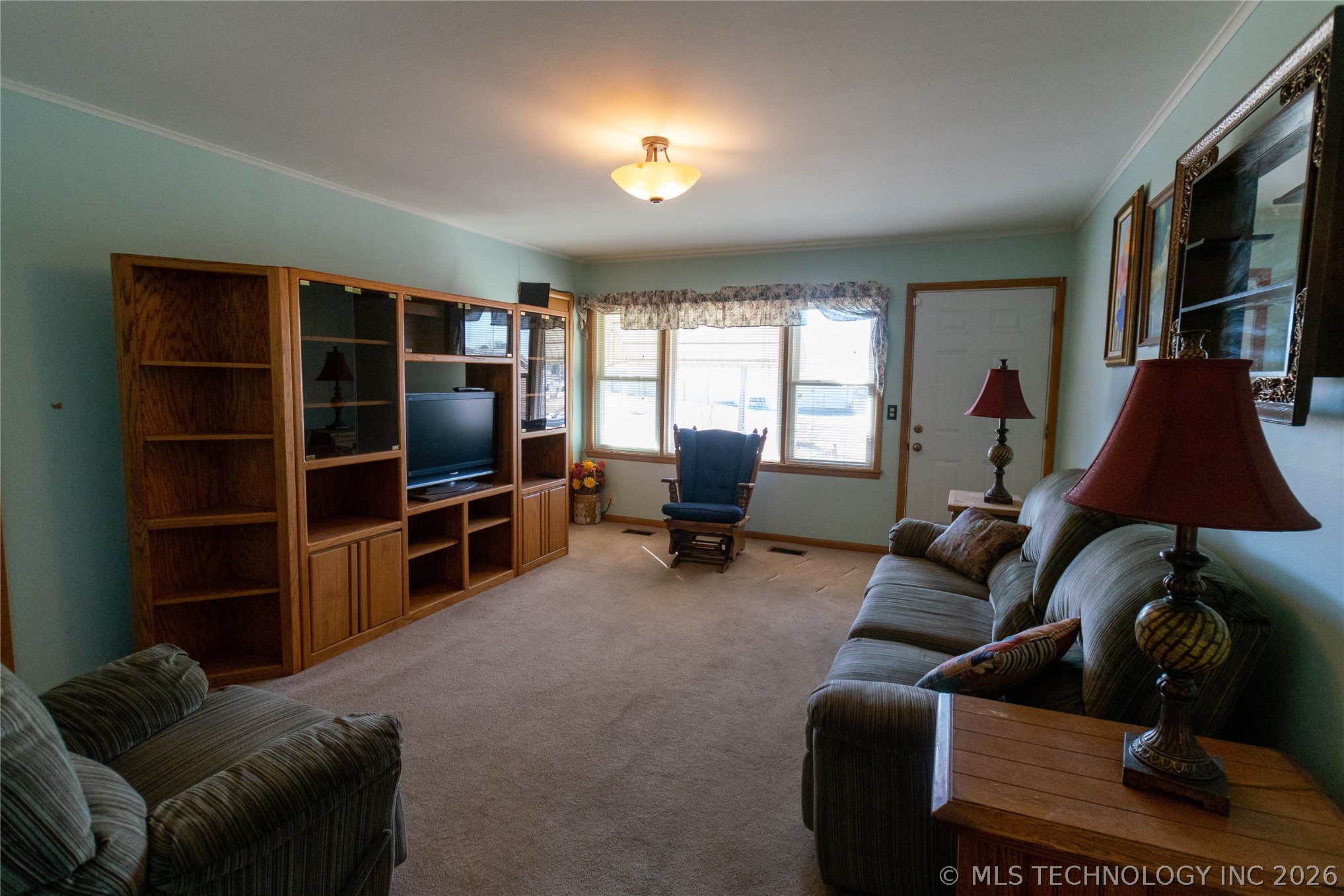 201 E 38th Street Property Photo 7