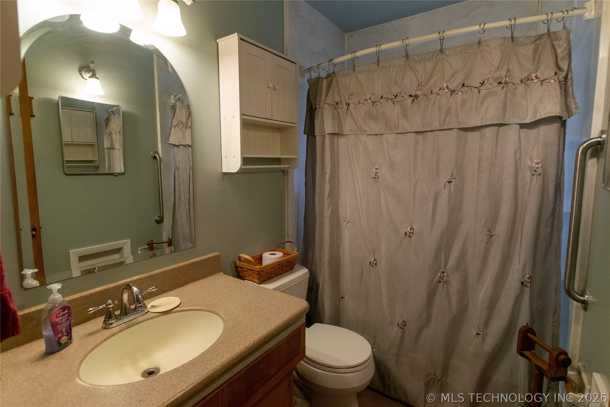 201 E 38th Street Property Photo 14