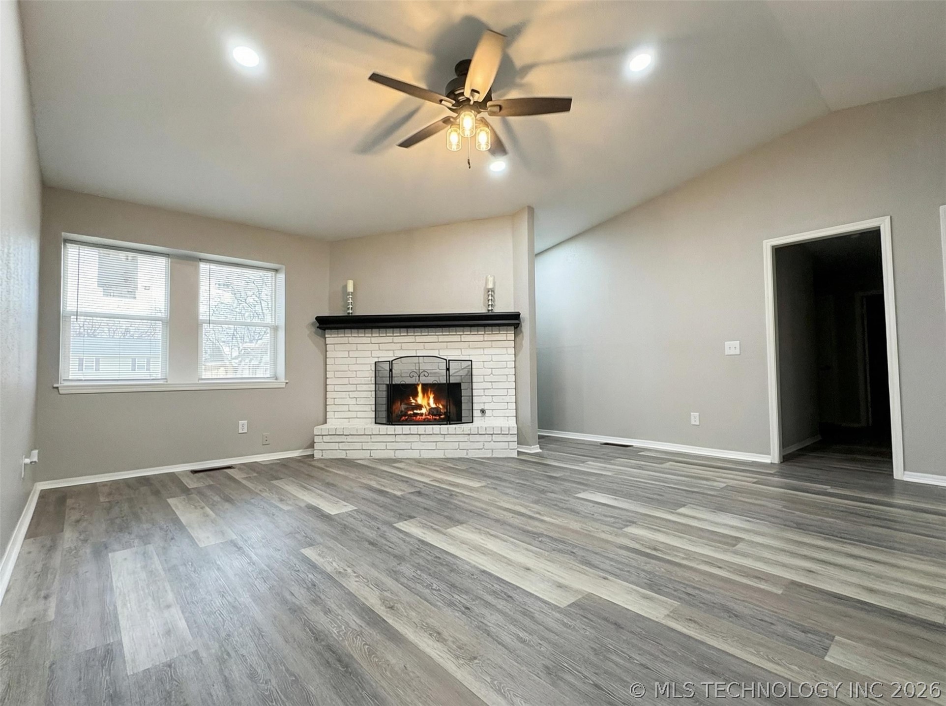 433 W Austin Street Property Photo 3