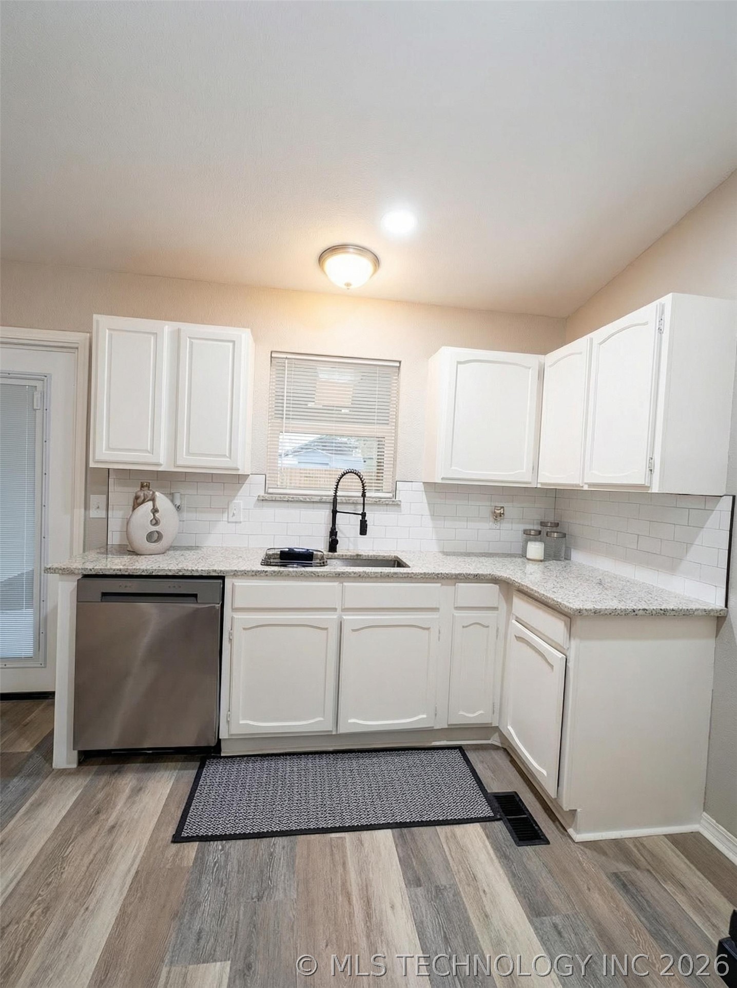 433 W Austin Street Property Photo 5
