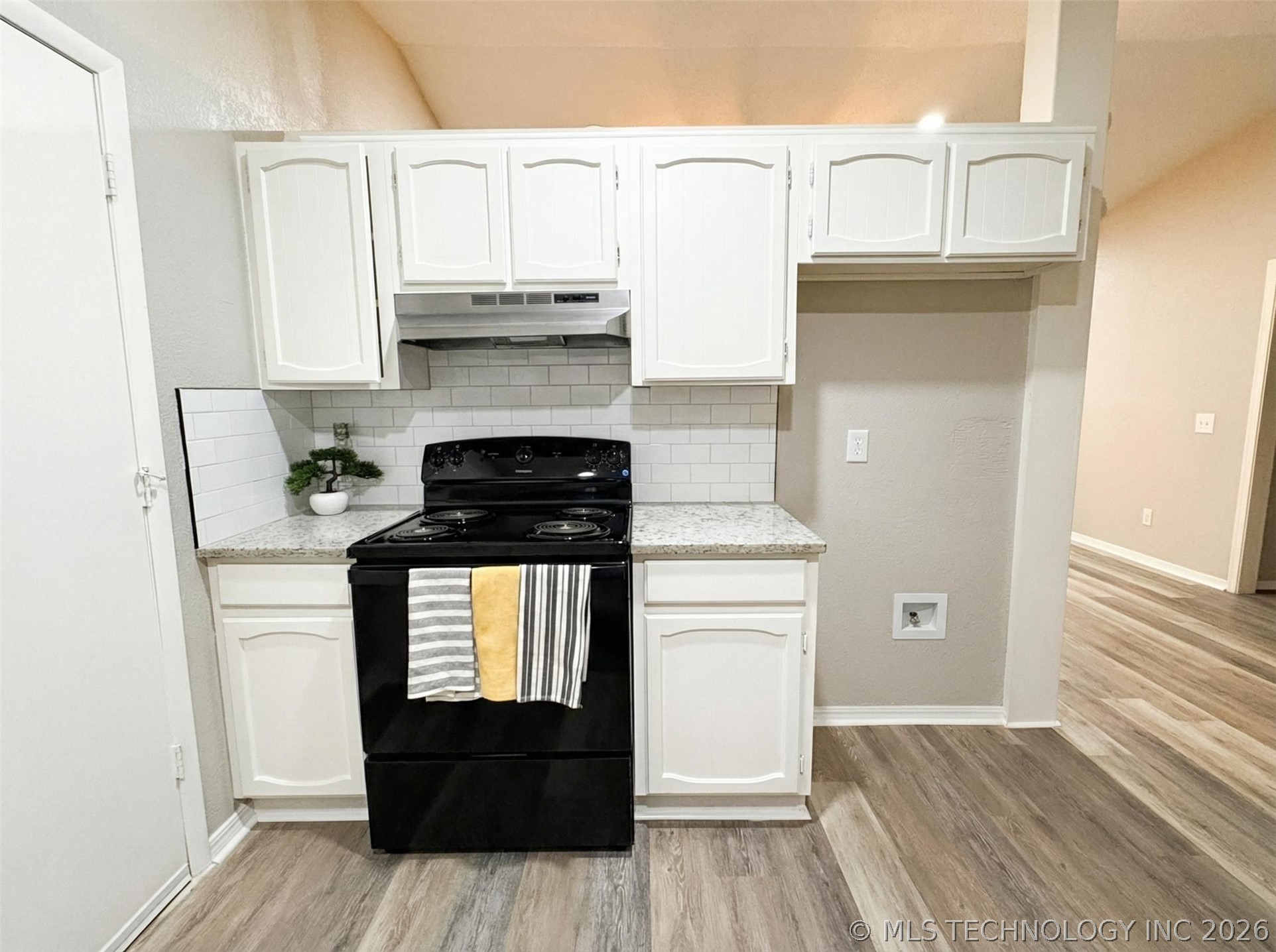 433 W Austin Street Property Photo 6