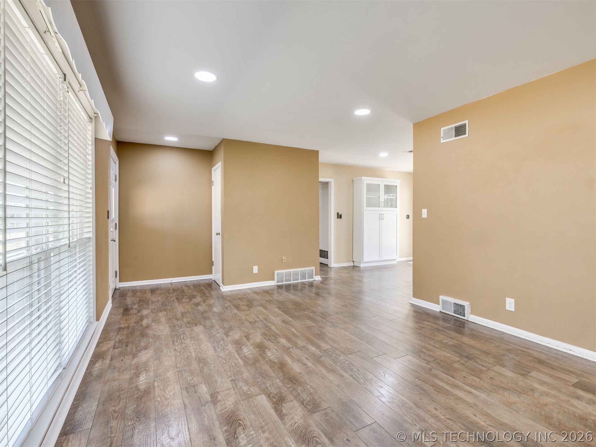 800 Luker Lane Property Photo 5