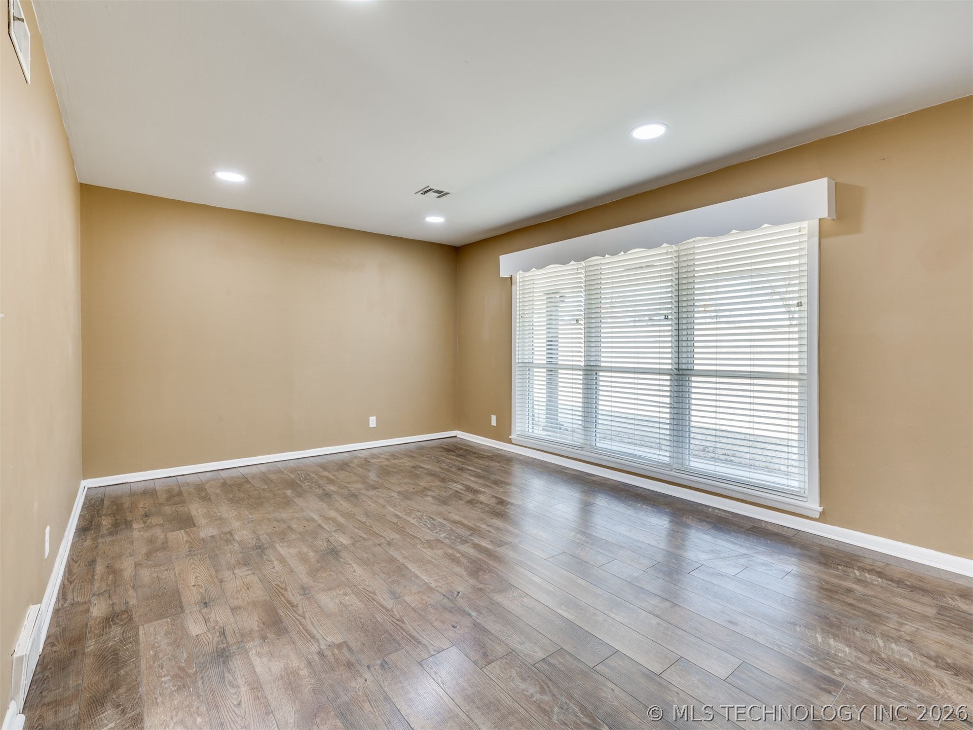 800 Luker Lane Property Photo 6