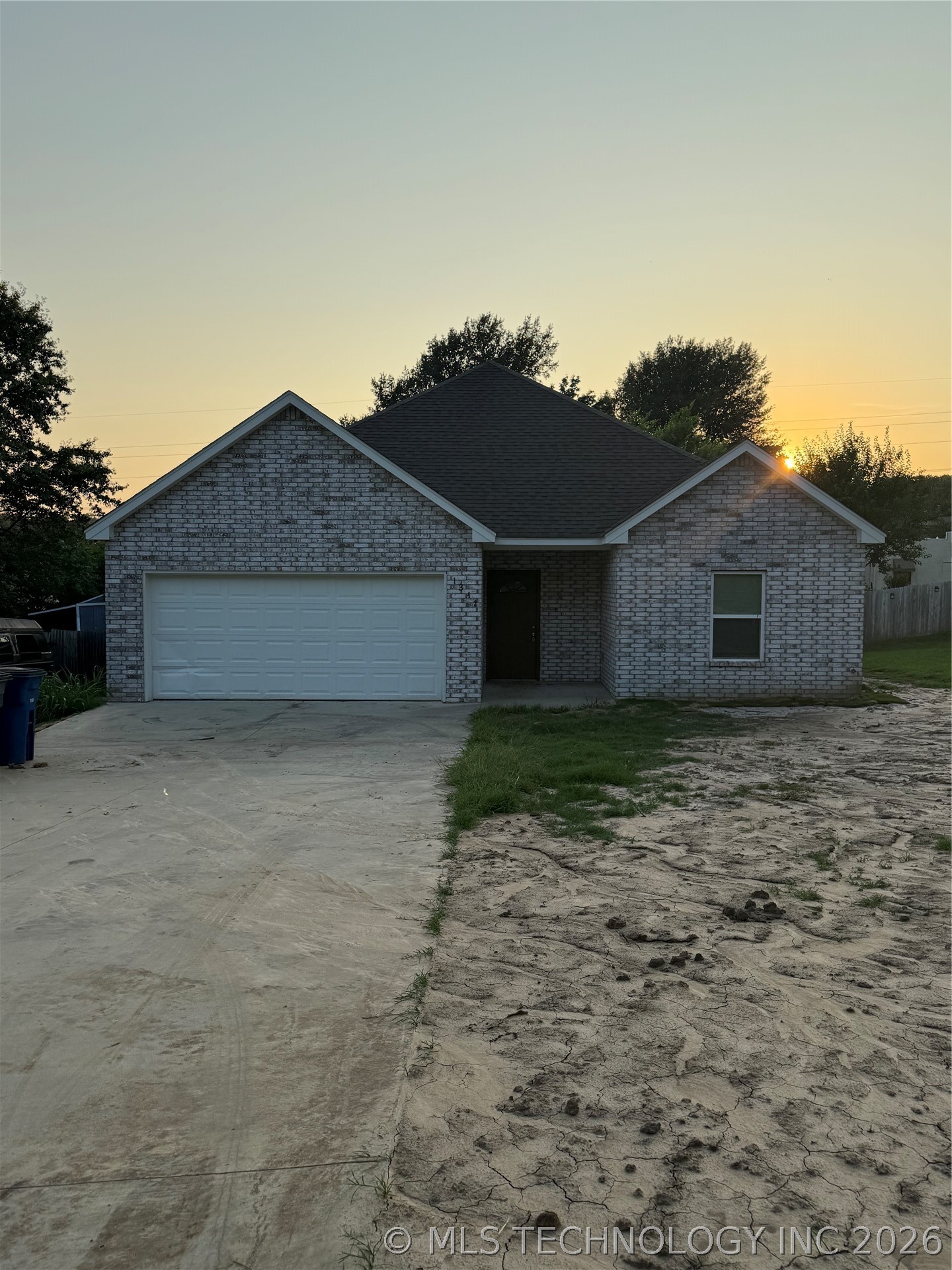 1342 N Waco Avenue Property Photo 1