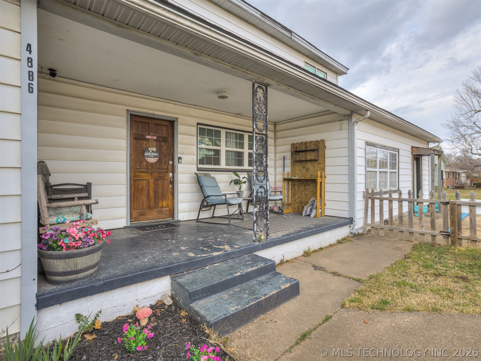 4886 S Vancouver Avenue Property Photo 4