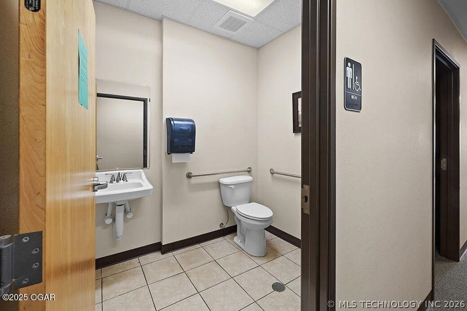 2702 Cunningham Avenue Property Photo 24