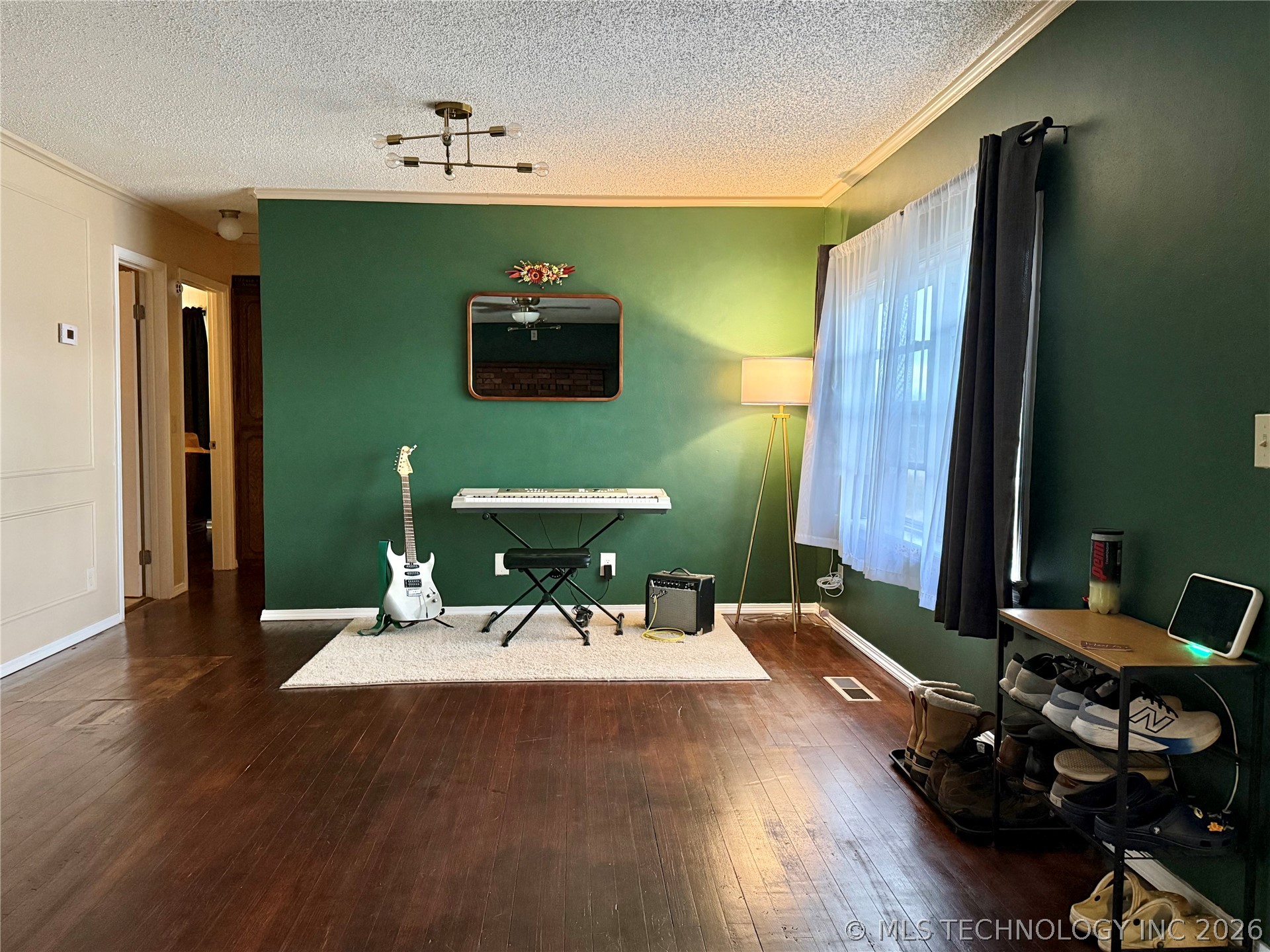 1109 S Chestnut Street Property Photo 3