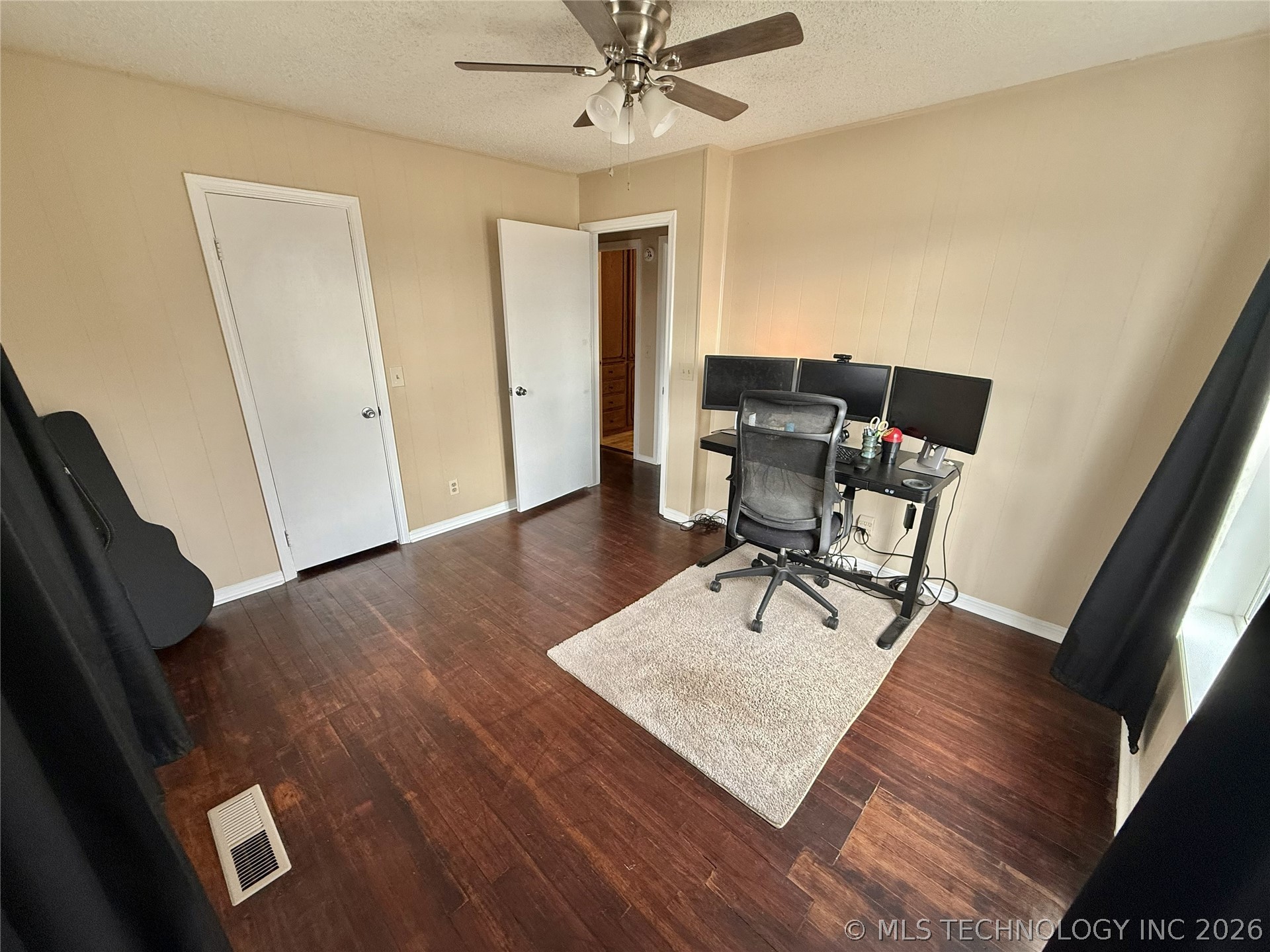 1109 S Chestnut Street Property Photo 12