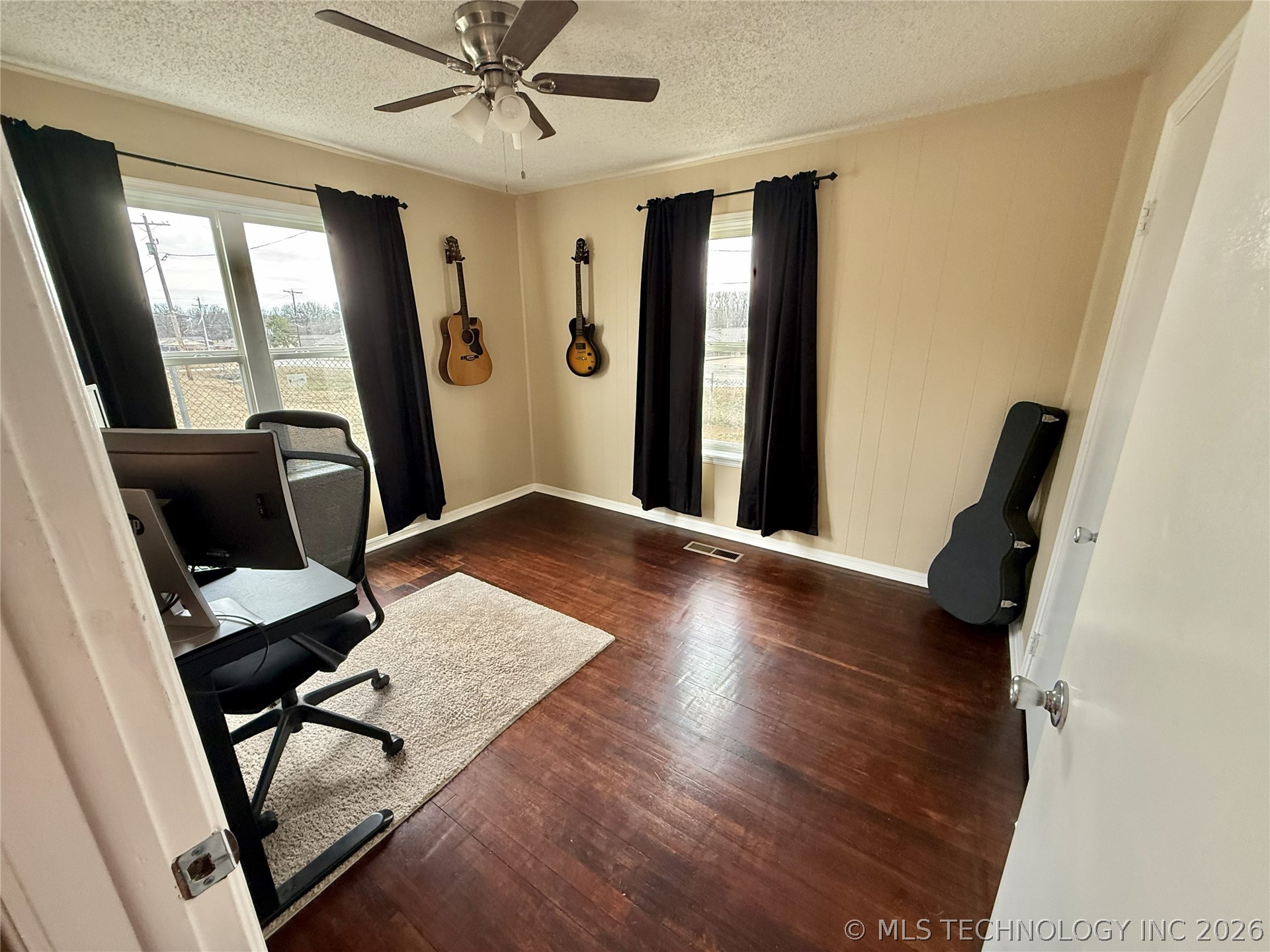 1109 S Chestnut Street Property Photo 13