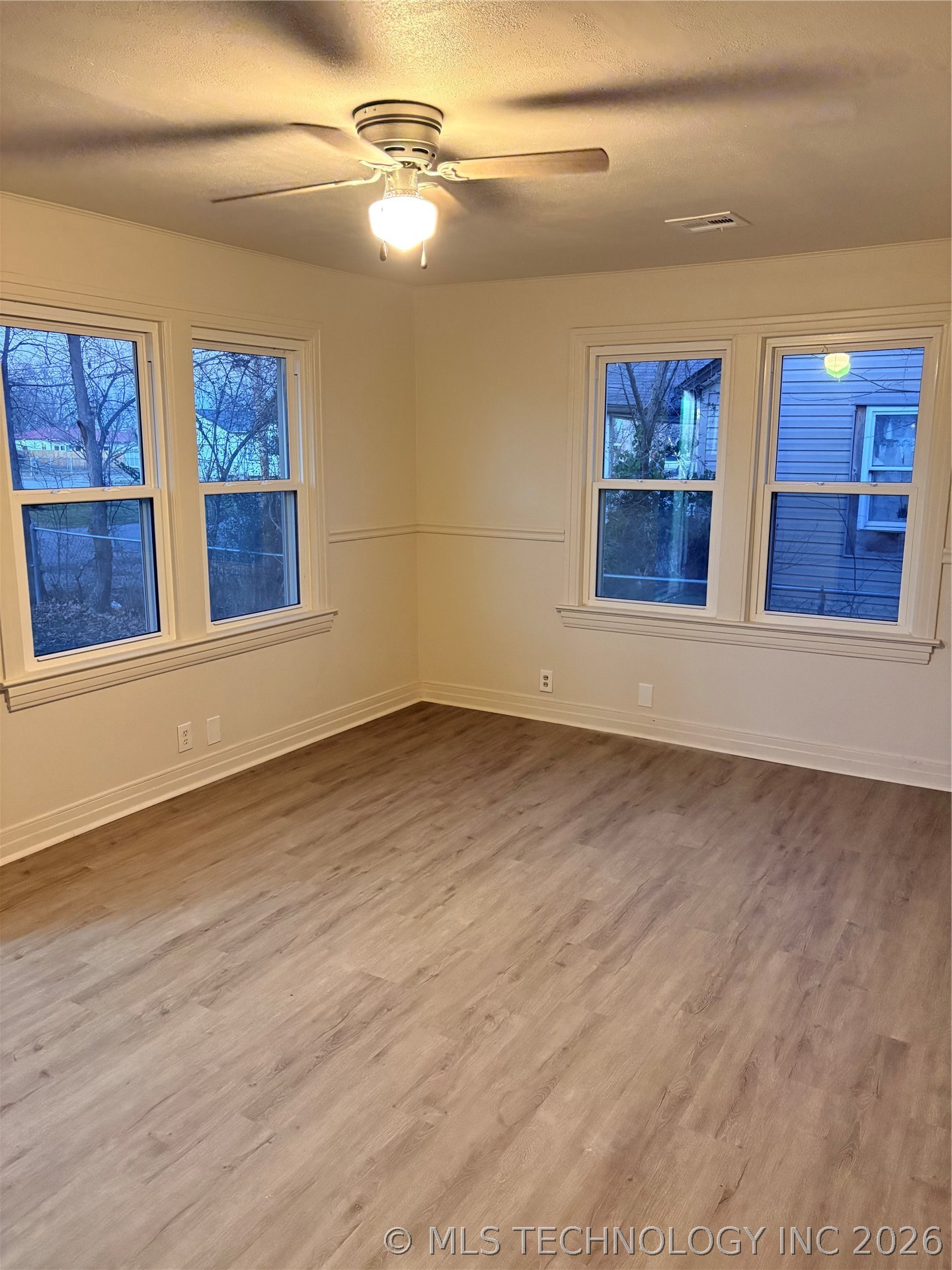 505 W 5th Street Property Photo 3