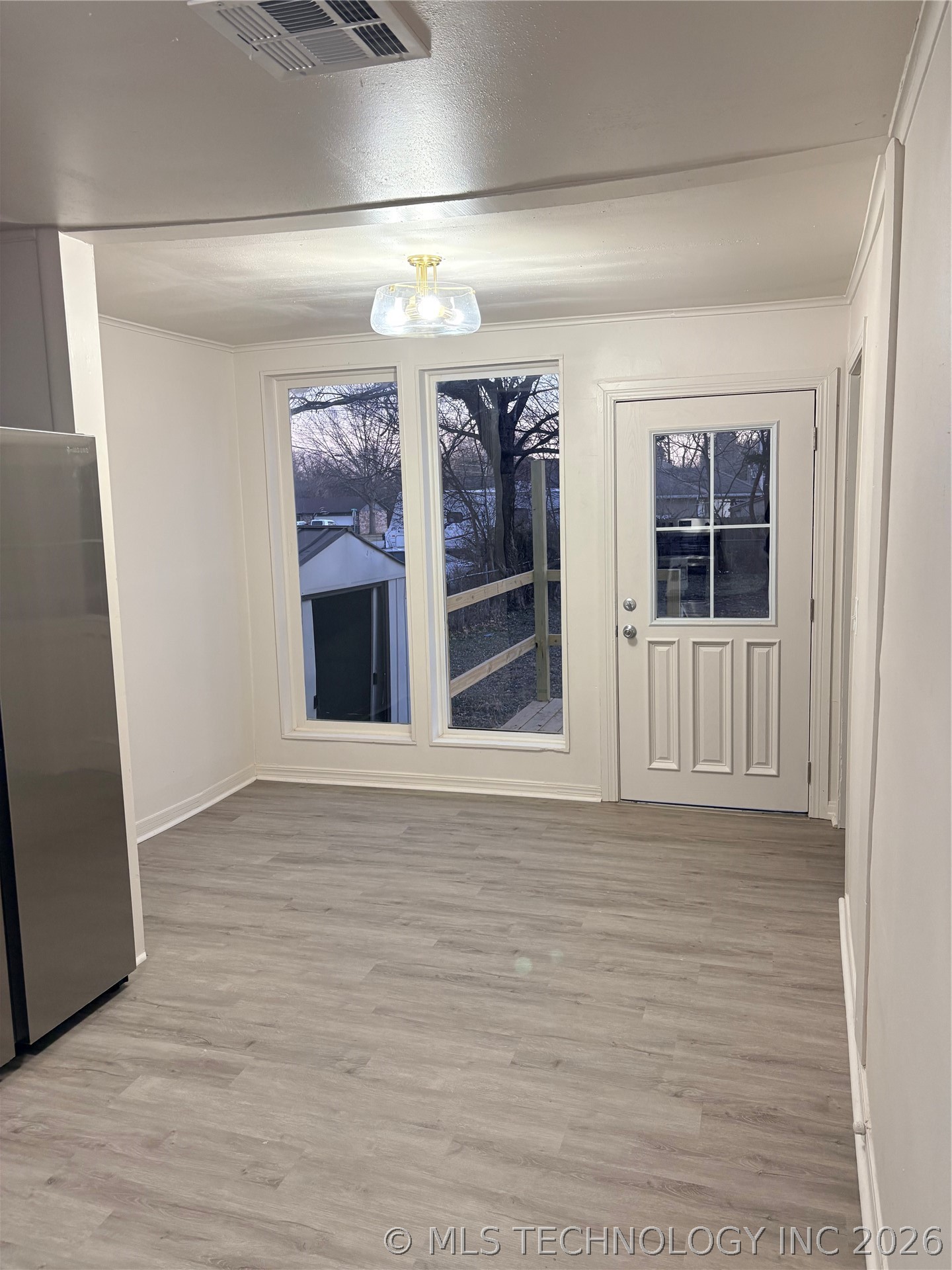 505 W 5th Street Property Photo 7