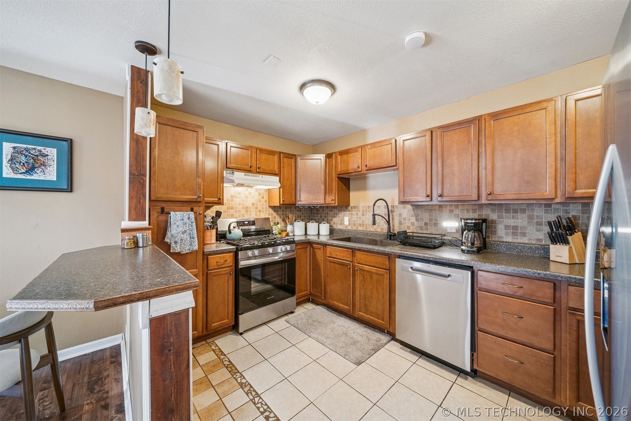 18550 E Admiral Boulevard Property Photo 4