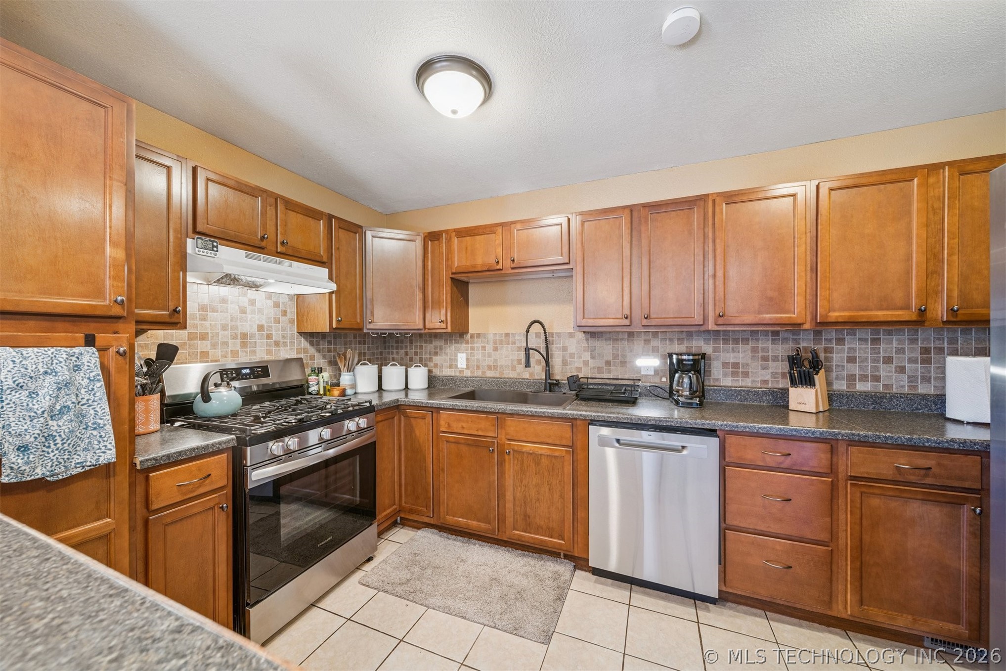 18550 E Admiral Boulevard Property Photo 5