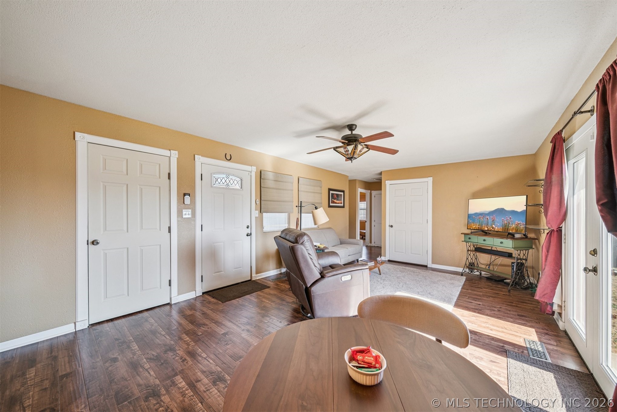 18550 E Admiral Boulevard Property Photo 6