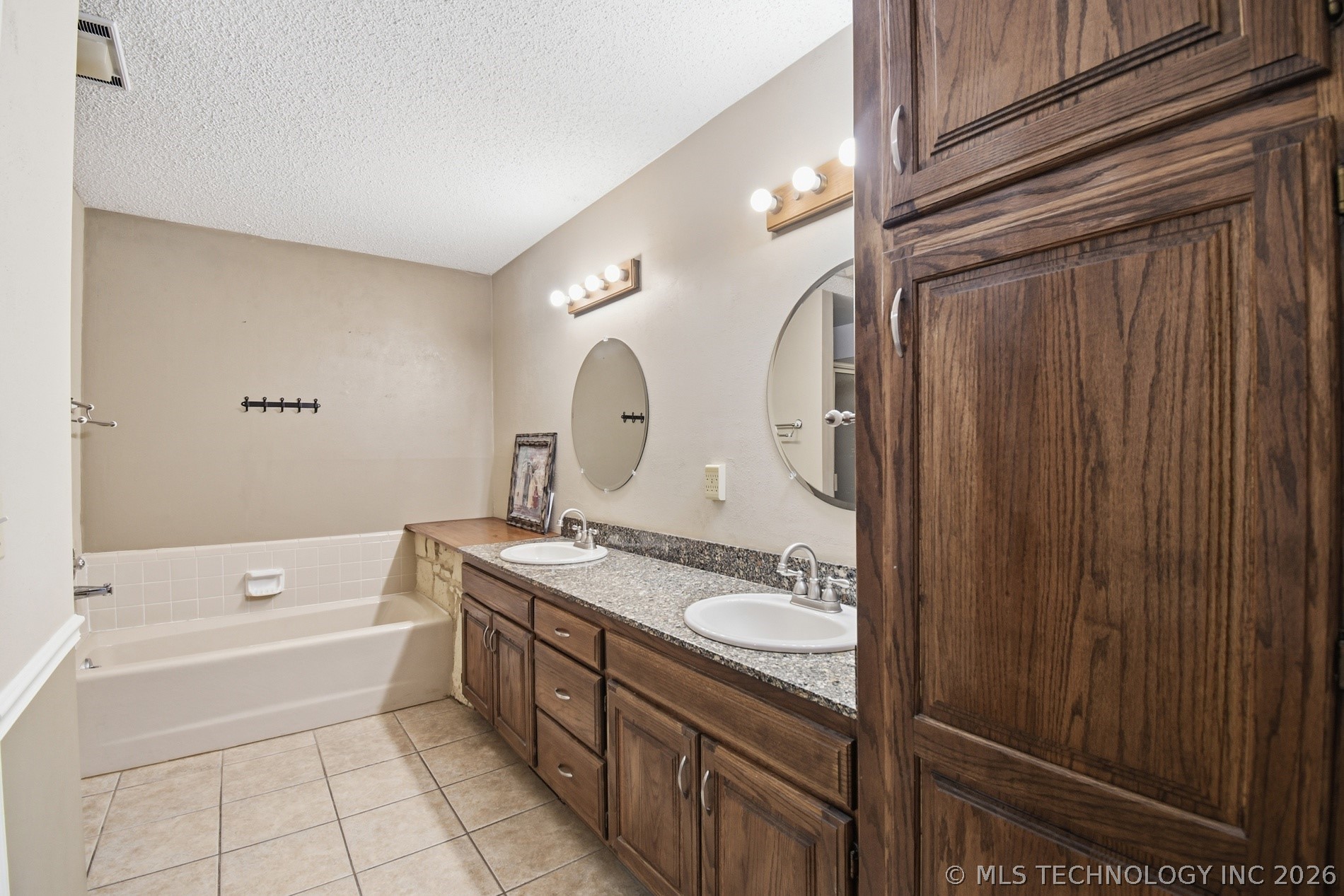 8304 S 4th Street Property Photo 10
