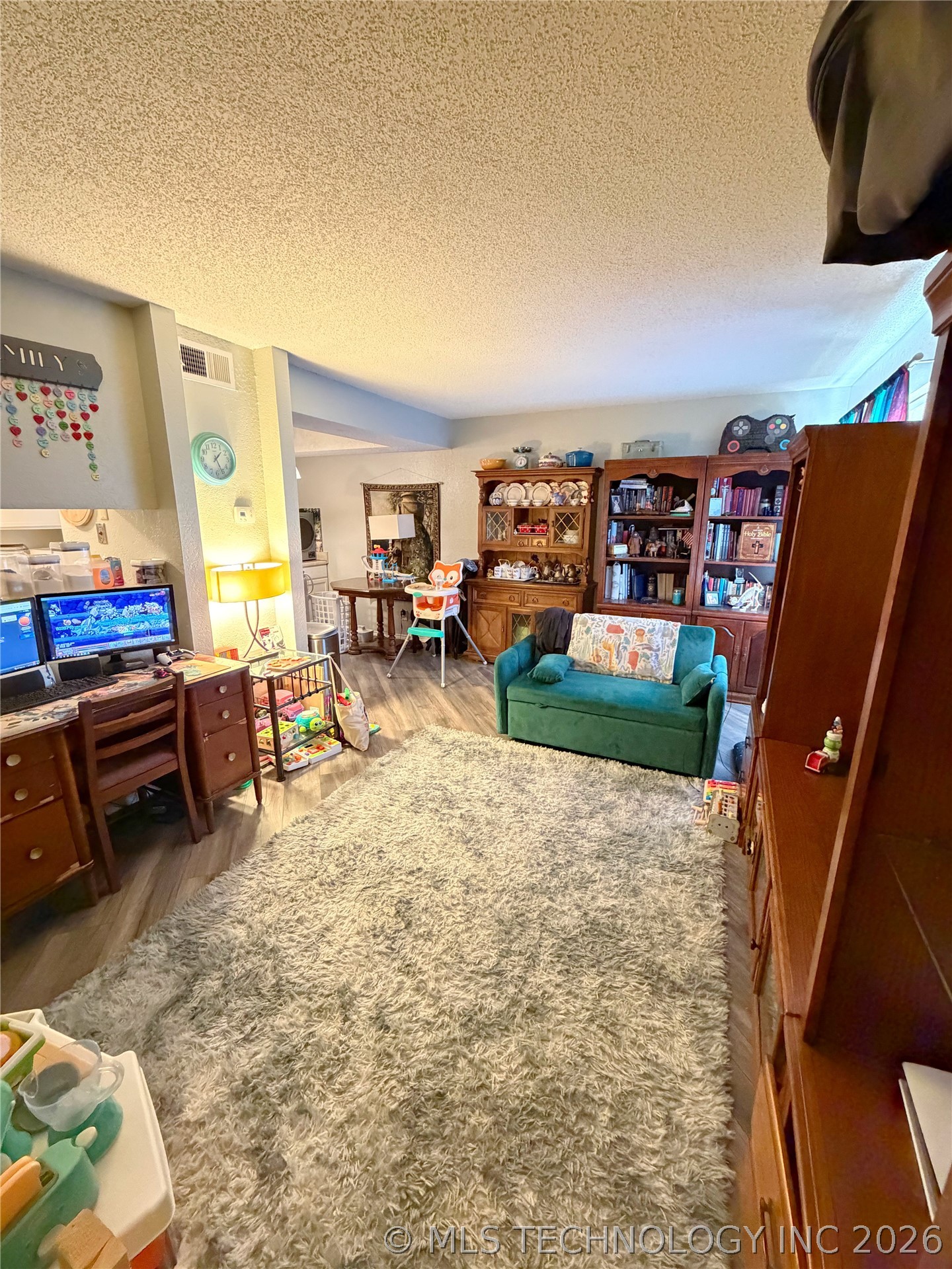 2210 E 66th Place 17b3 Property Photo 2