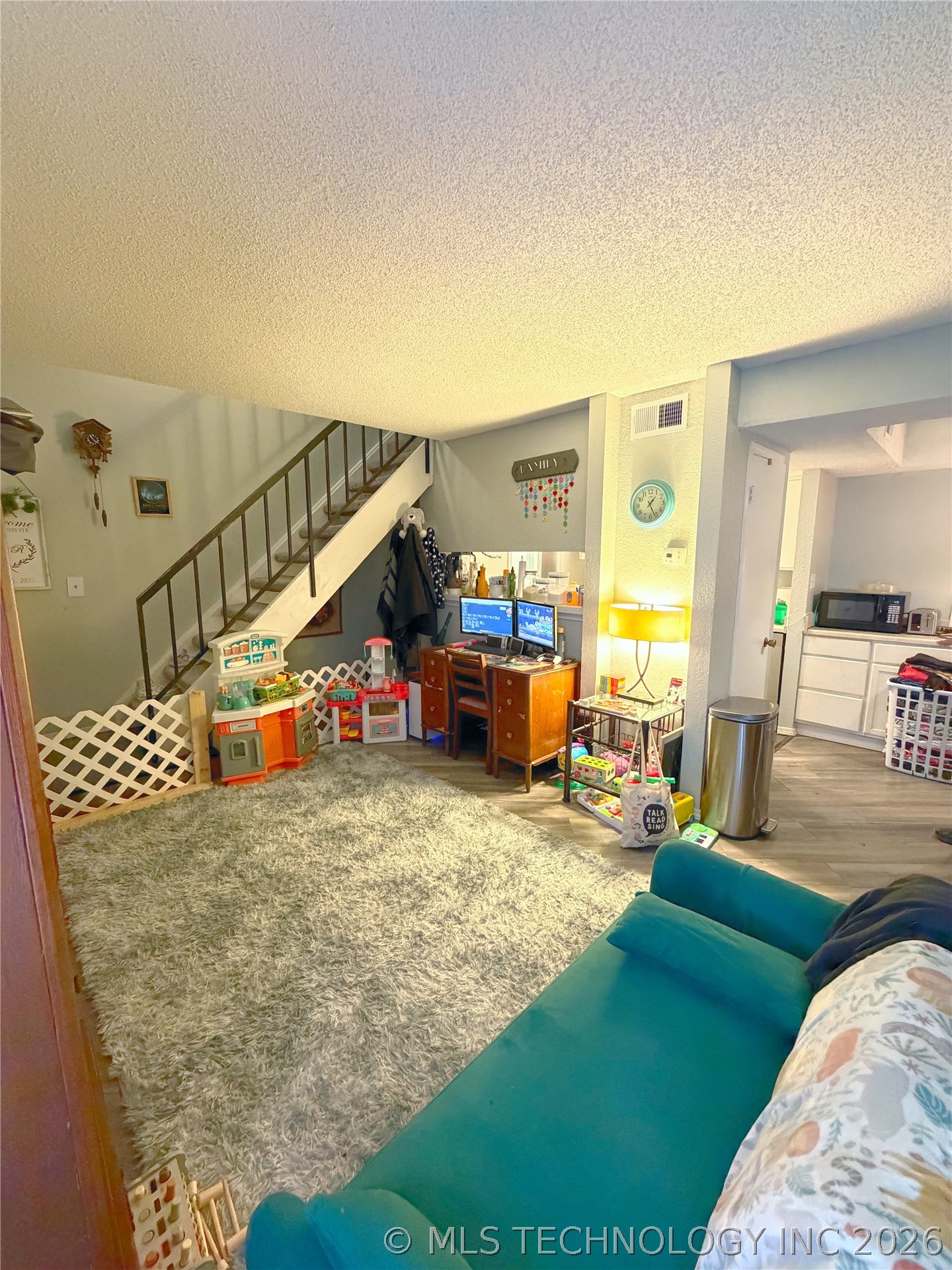 2210 E 66th Place 17b3 Property Photo 3