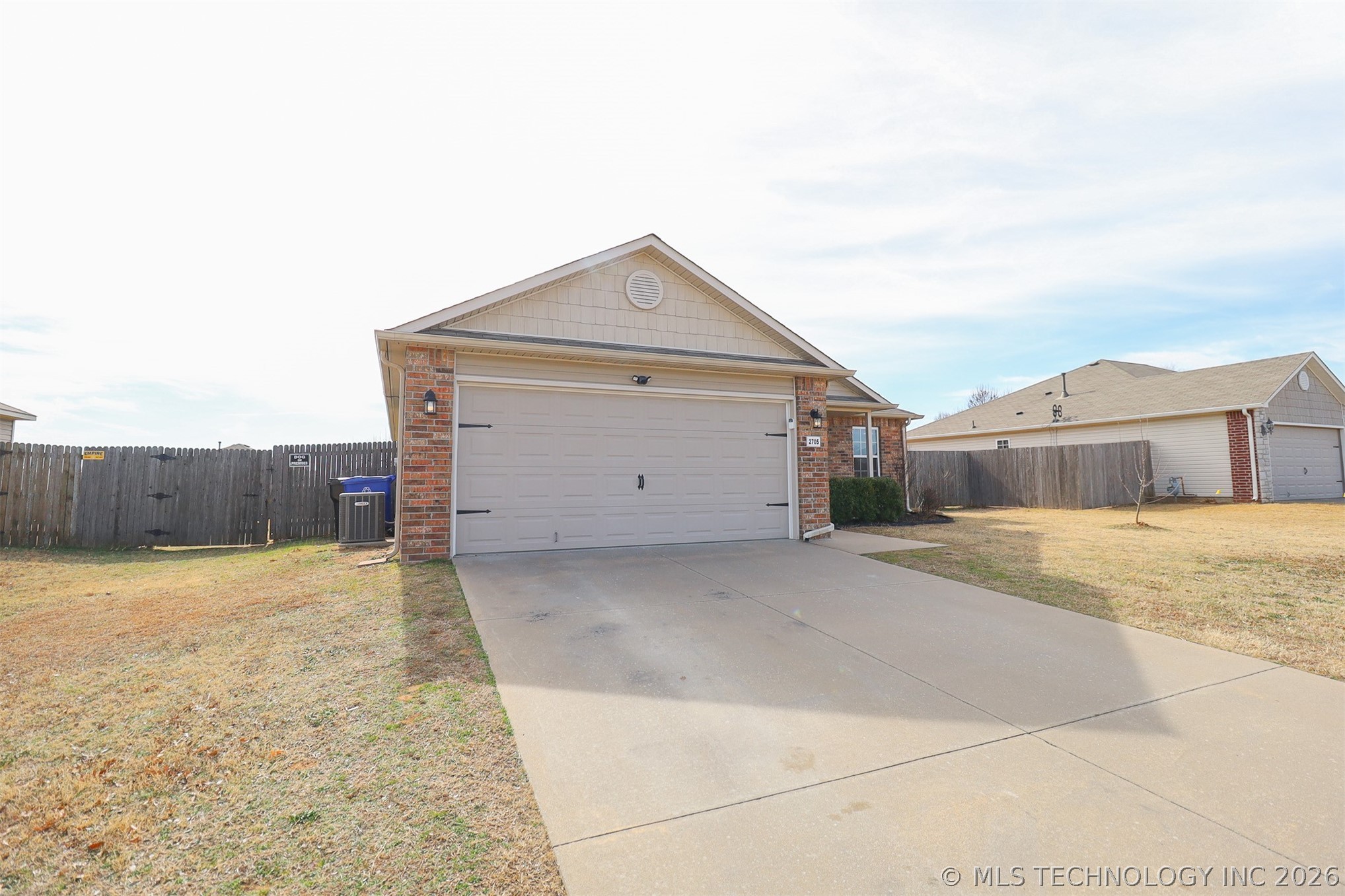 2705 W Decatur Street Property Photo 2