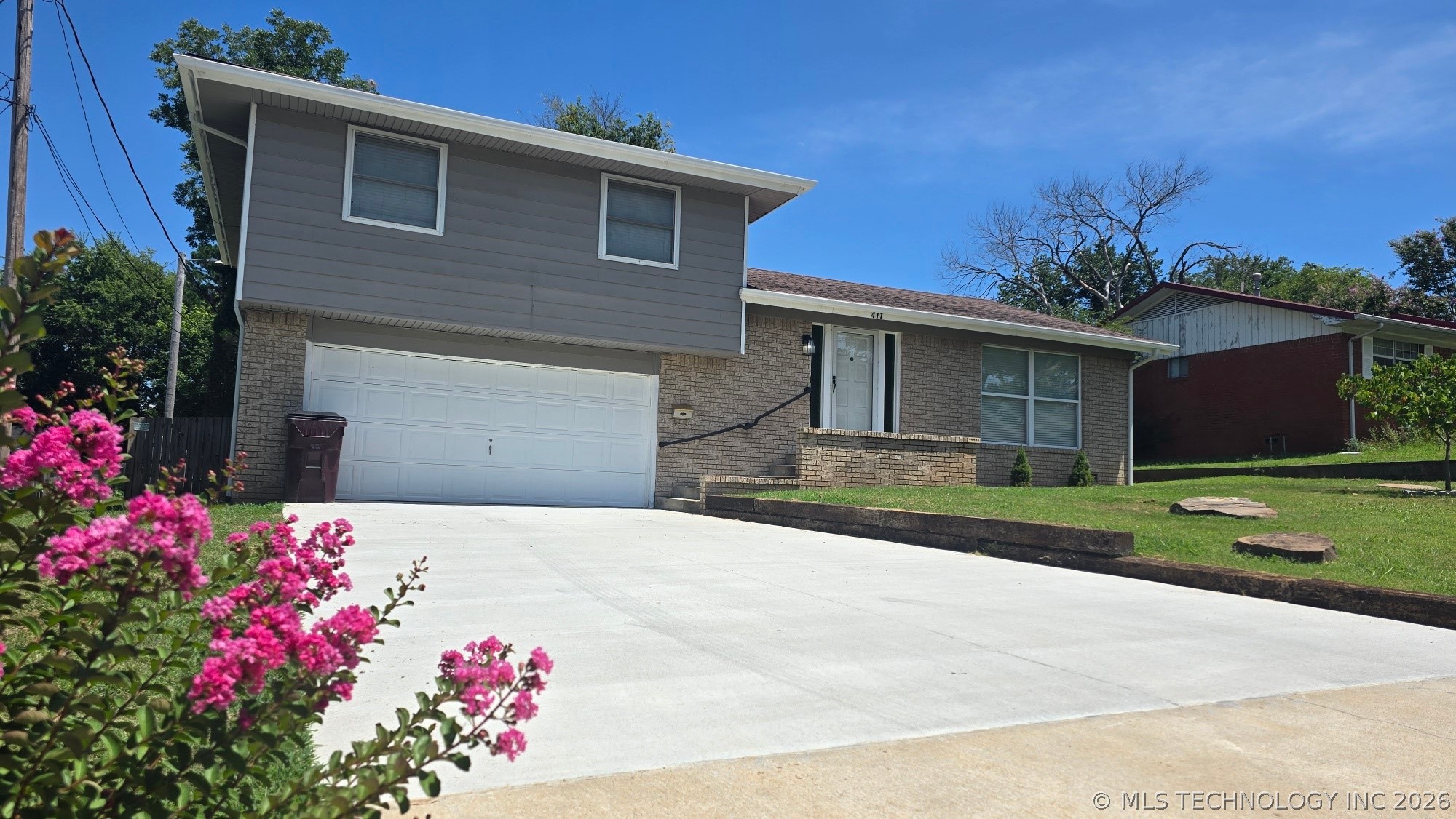 411 S 3rd Property Photo 1