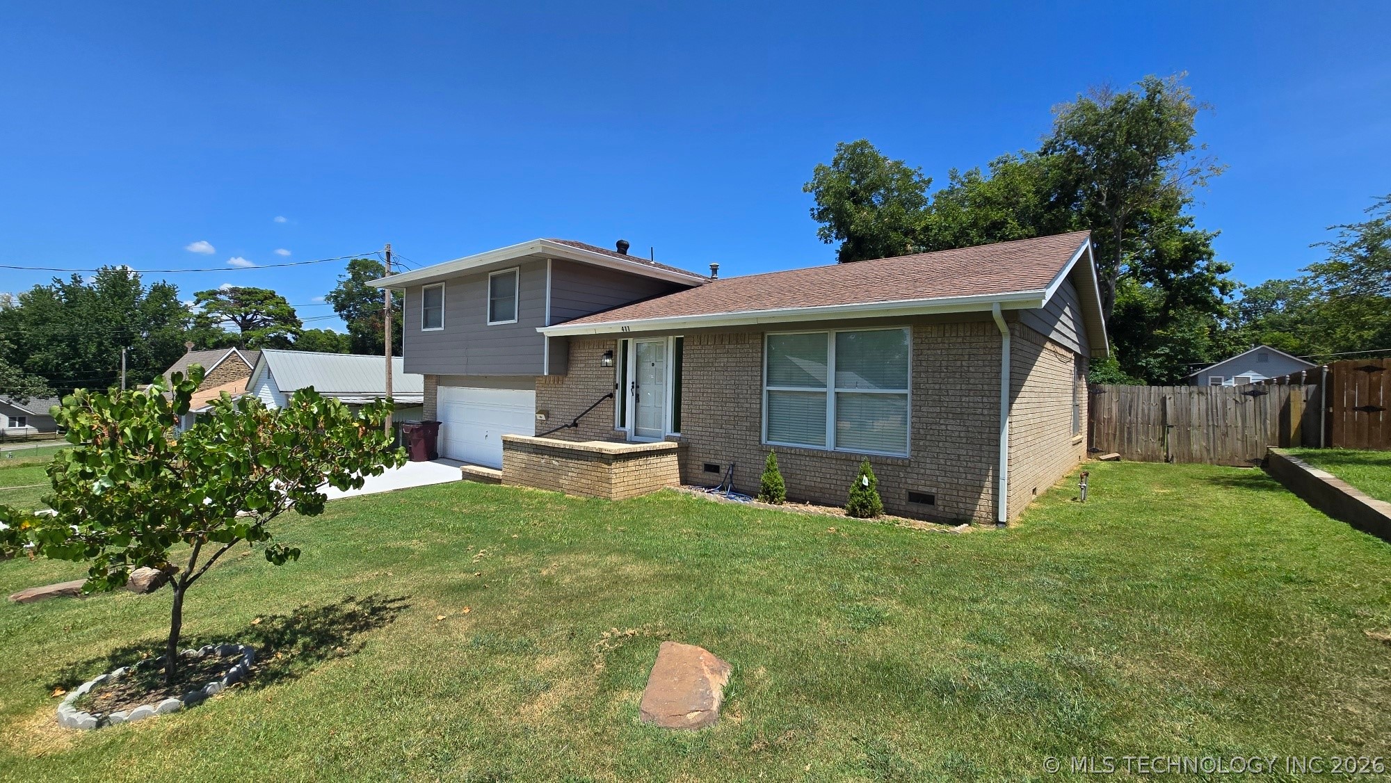 411 S 3rd Property Photo 2